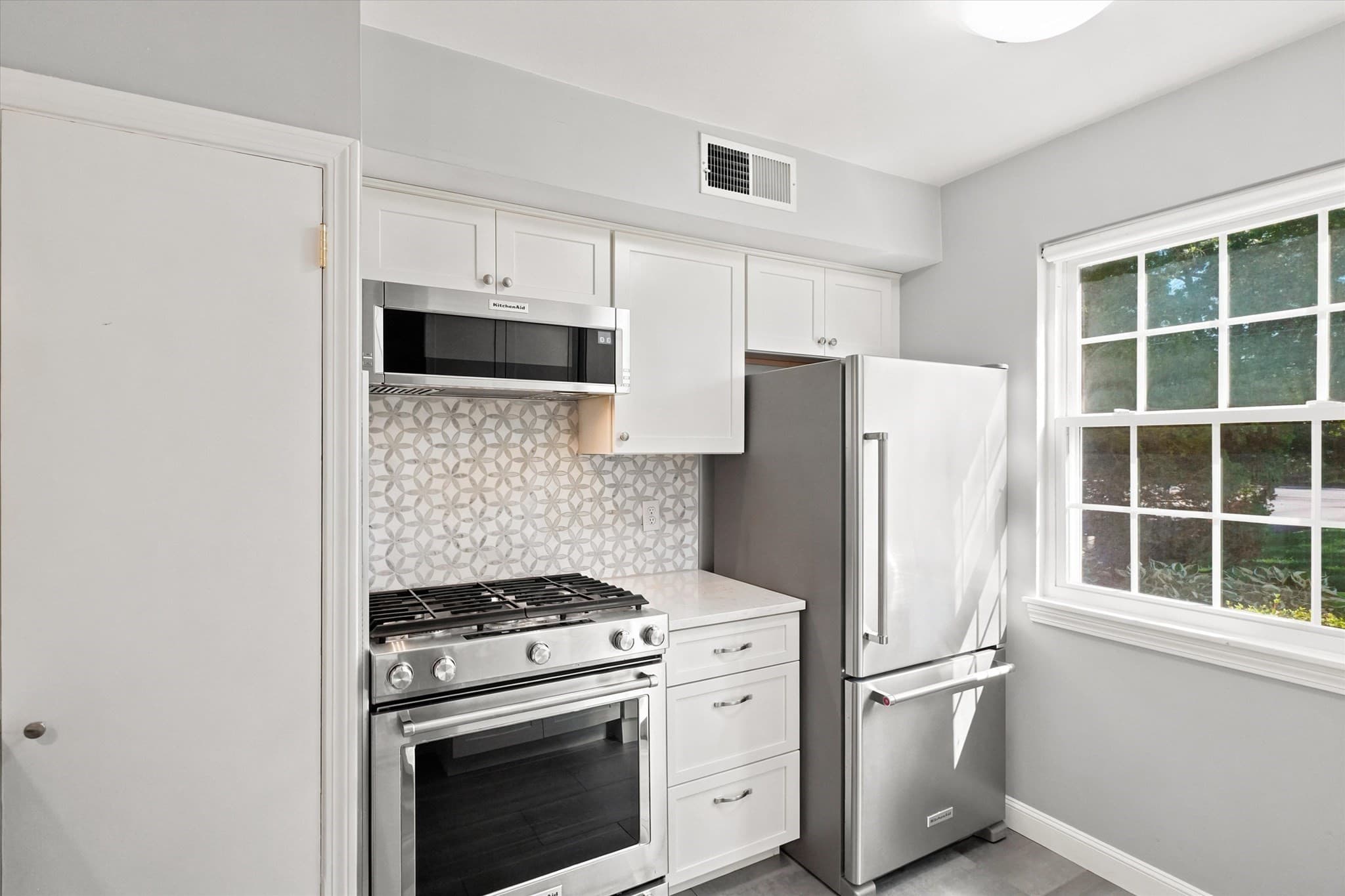 Condominium at 104 Windsor Drive # 104, Framingham MA 01701, Framingham, photo 6 of 39