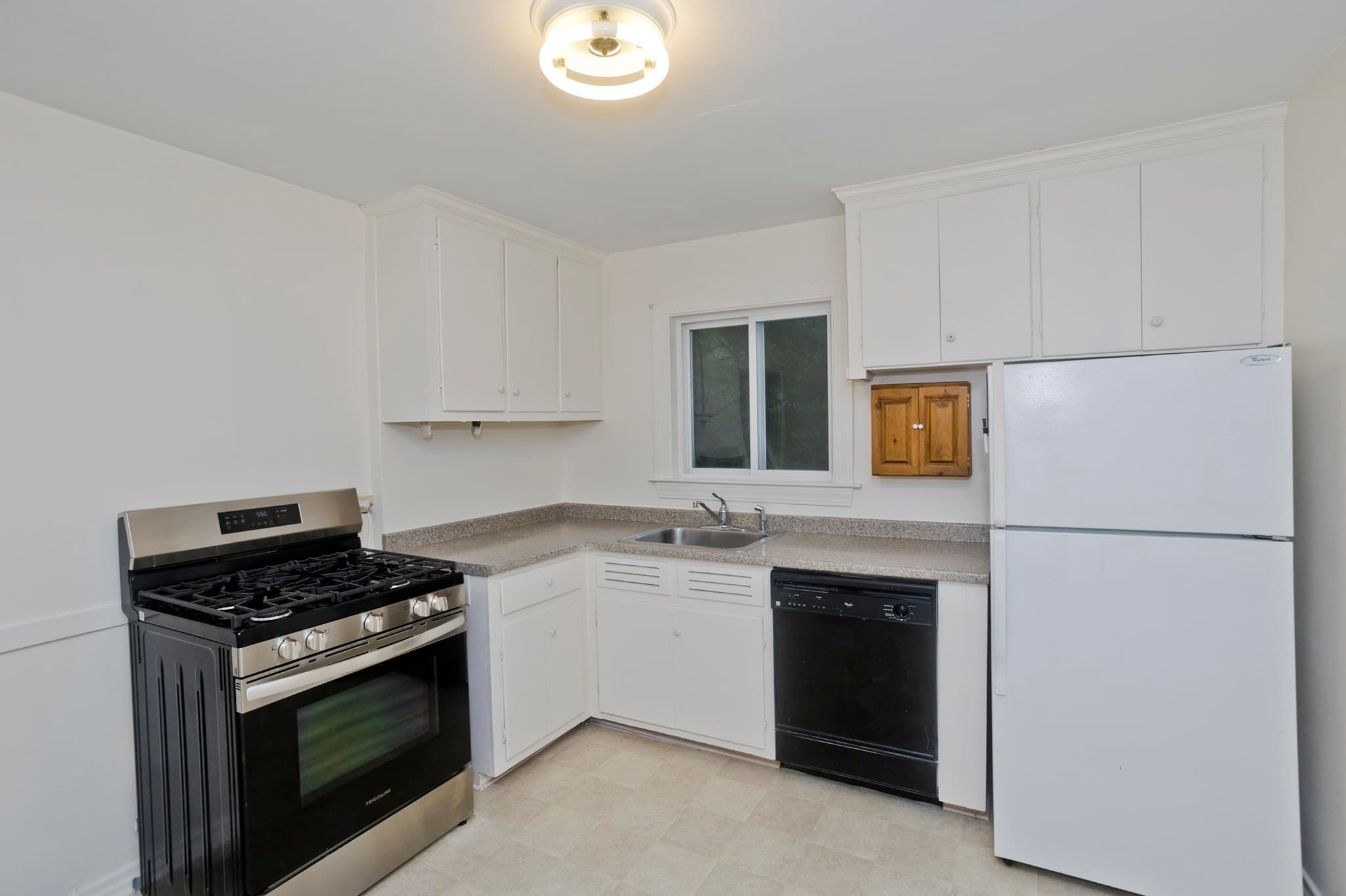 Single Family Residence at 55 Arden St, Springfield MA 01118, Springfield, photo 10 of 32