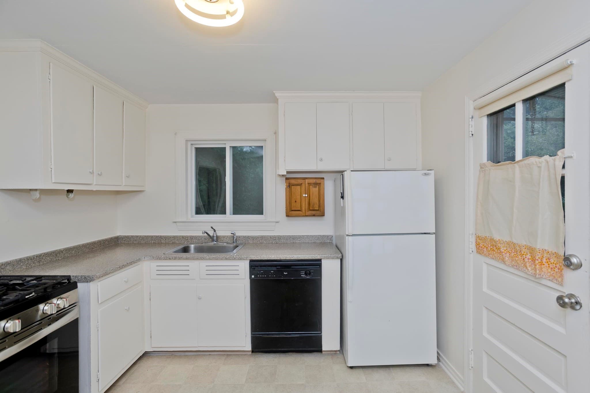Single Family Residence at 55 Arden St, Springfield MA 01118, Springfield, photo 8 of 32