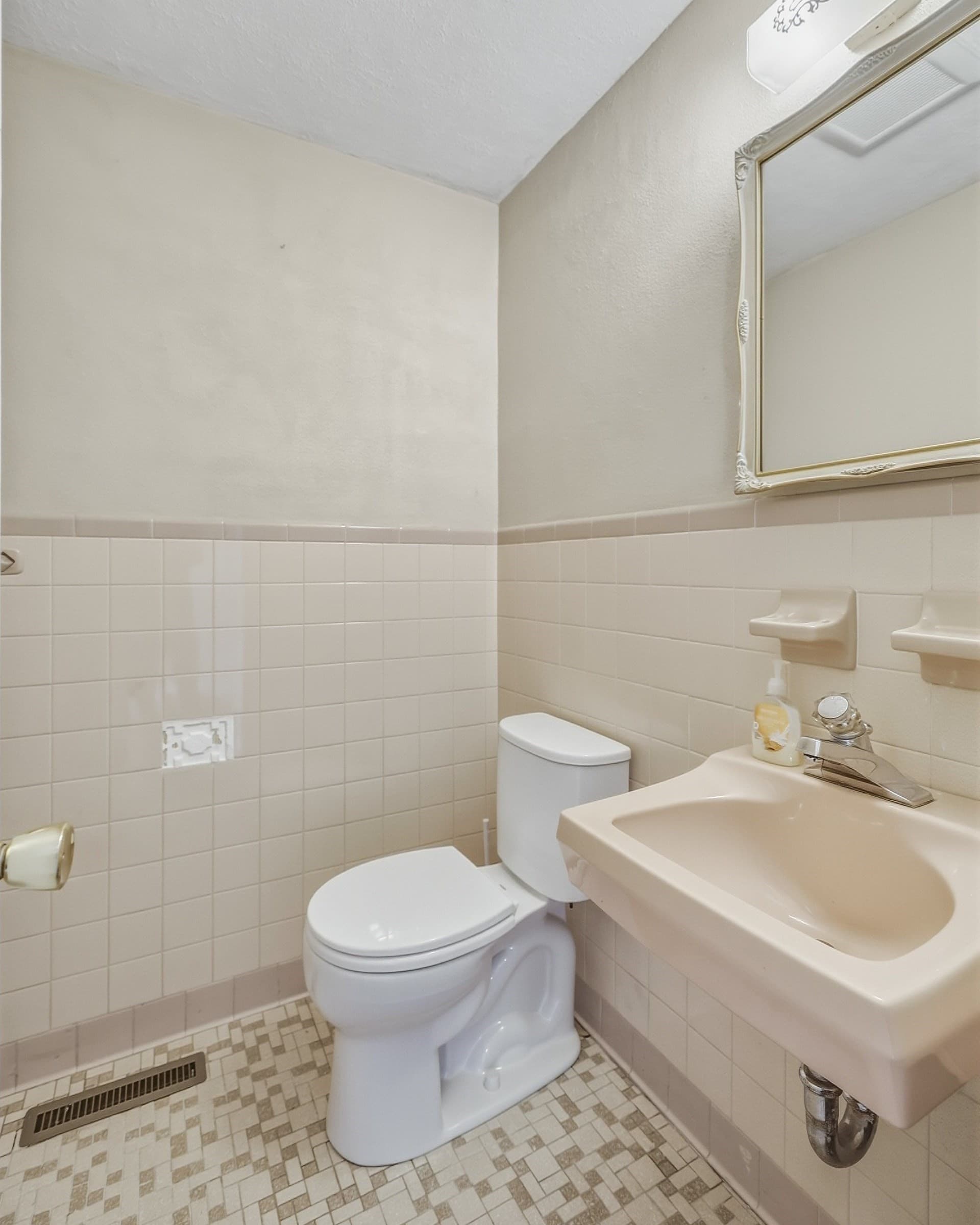Condominium at 152 Corey Colonial # 152, Agawam MA 01001, Agawam, photo 20 of 26