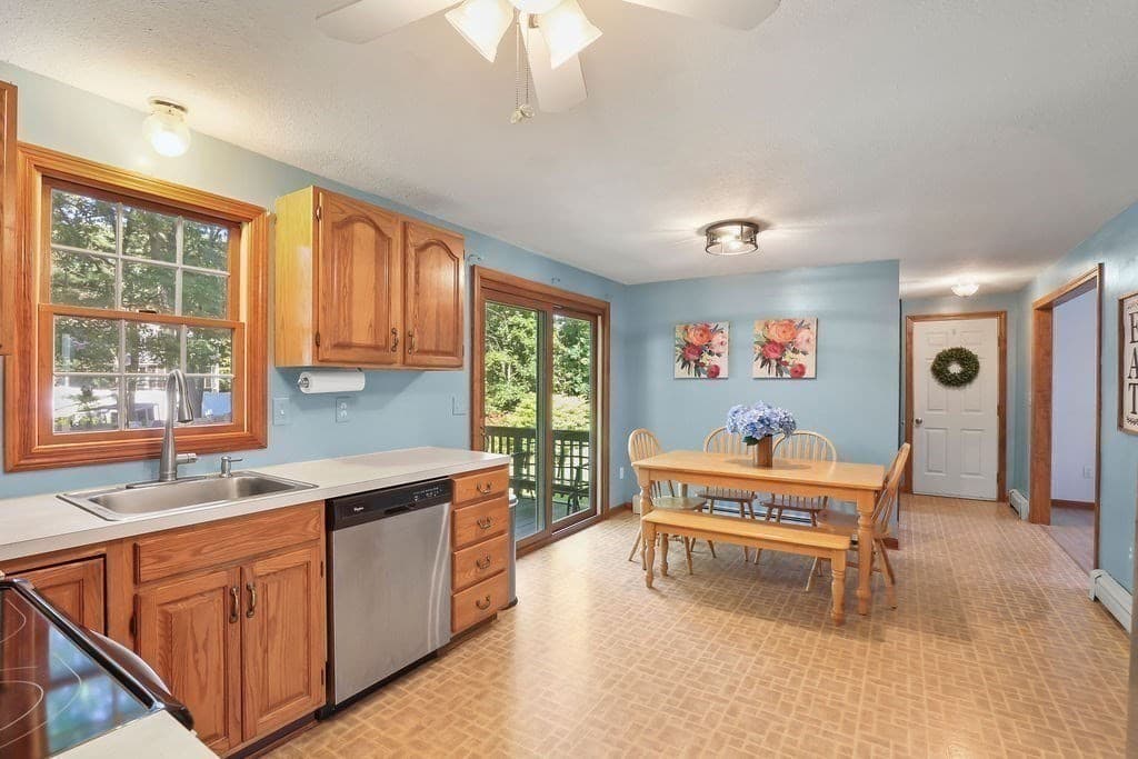 Single Family Residence at 41 Virginia Ave, North Attleboro MA 02763, North Attleboro, photo 3 of 32