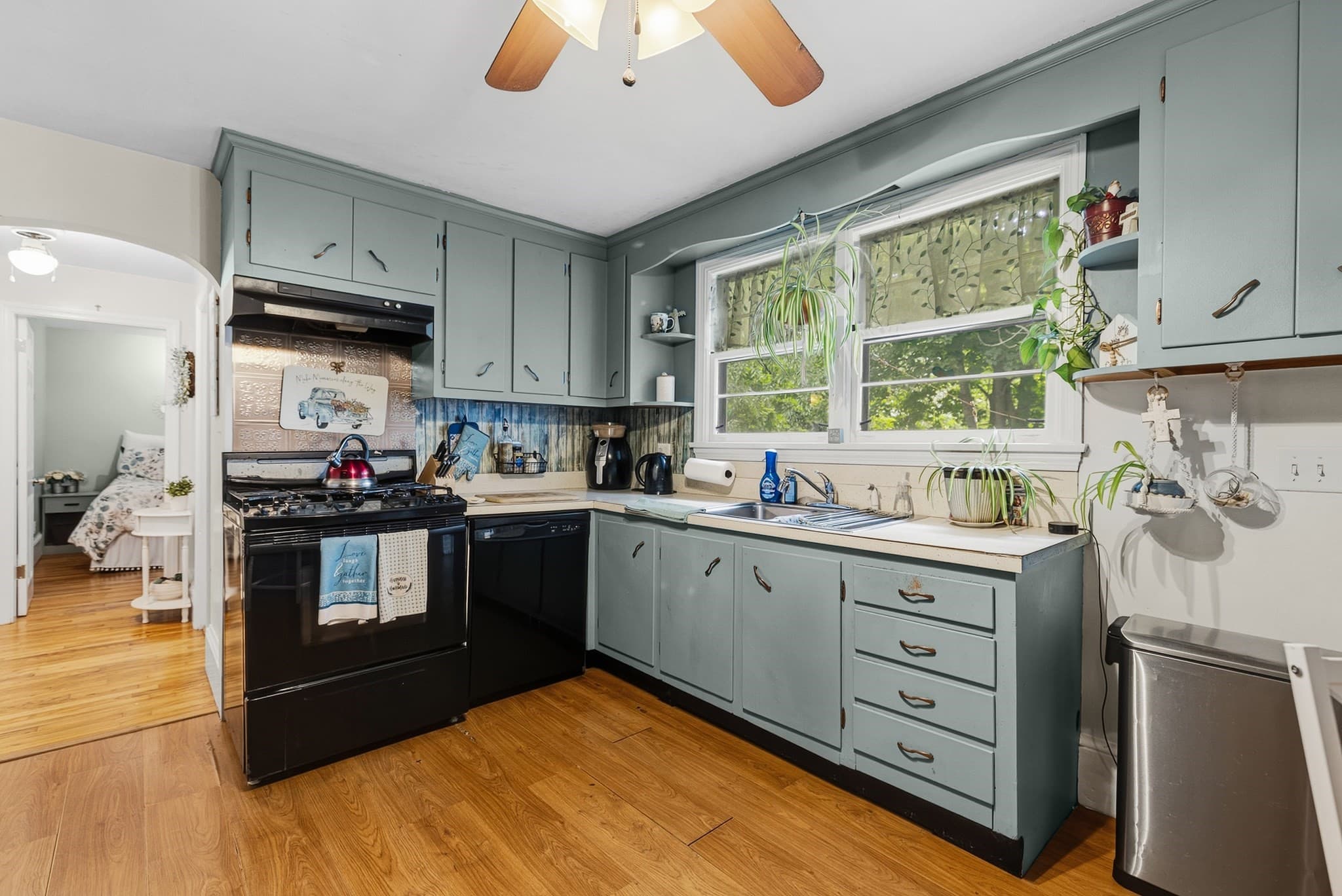 Single Family Residence at 7 Norfolk Ave, Dartmouth MA 02747, Dartmouth, photo 6 of 26
