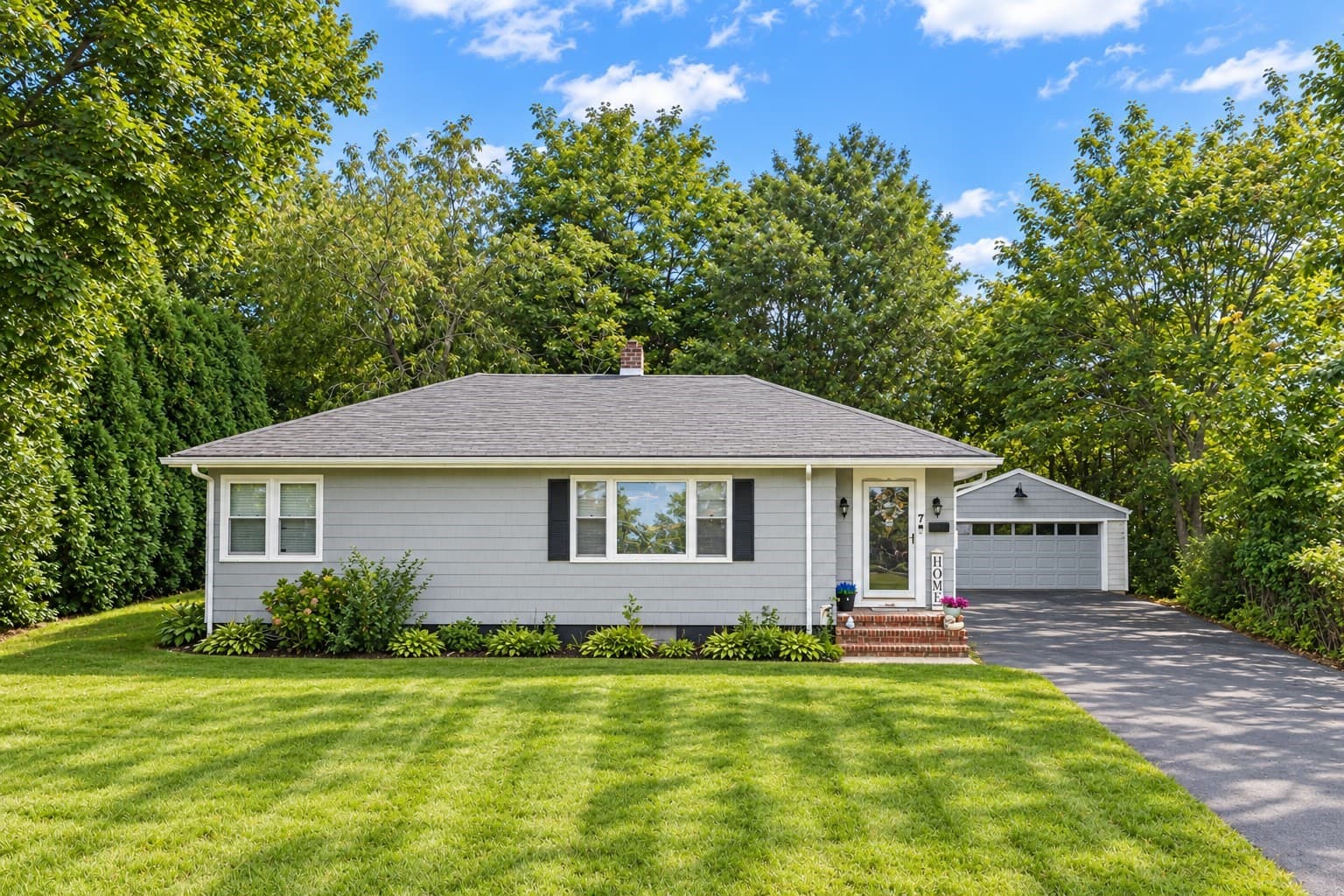 7 Norfolk Ave, Dartmouth MA 02747