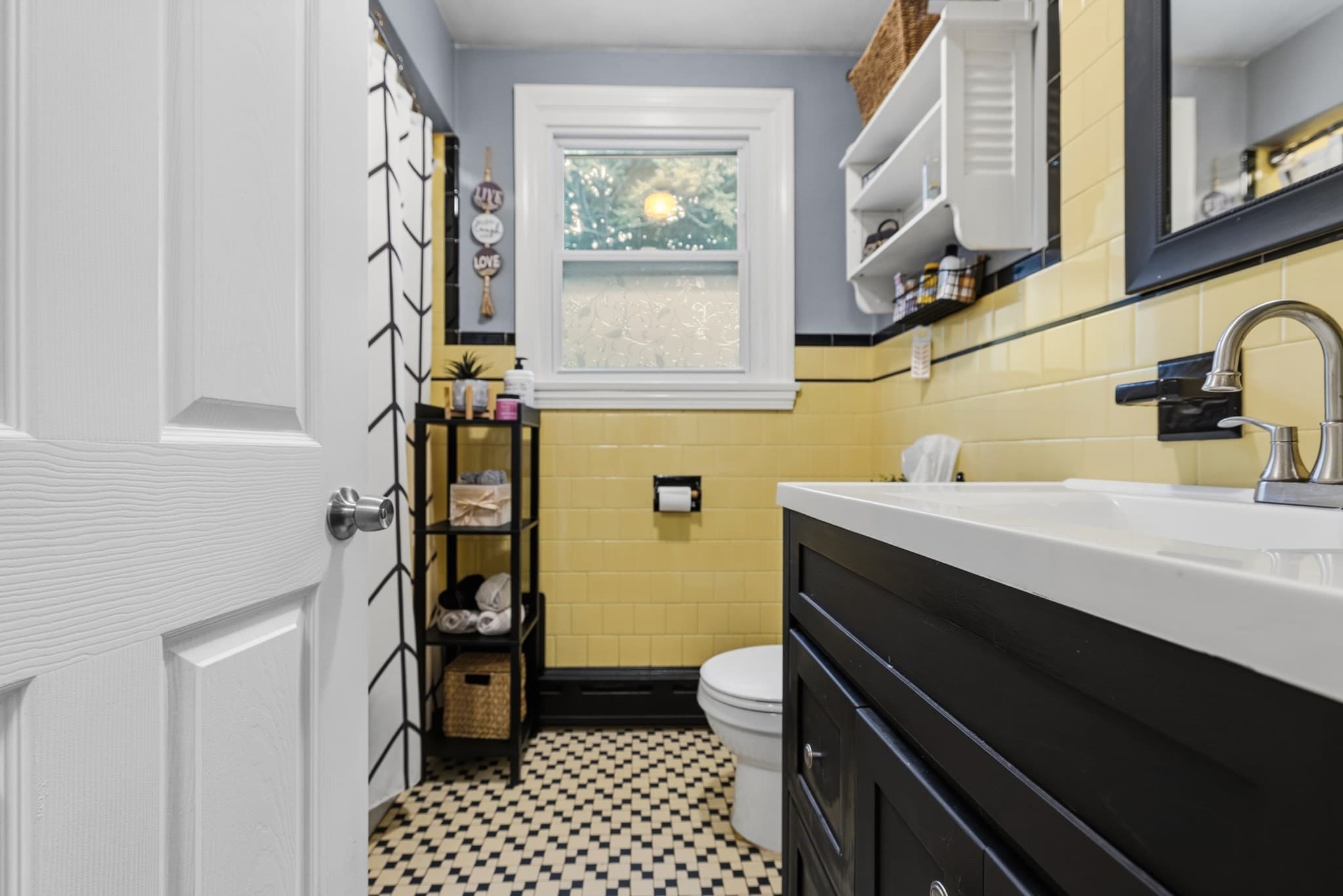 Single Family Residence at 7 Norfolk Ave, Dartmouth MA 02747, Dartmouth, photo 19 of 26