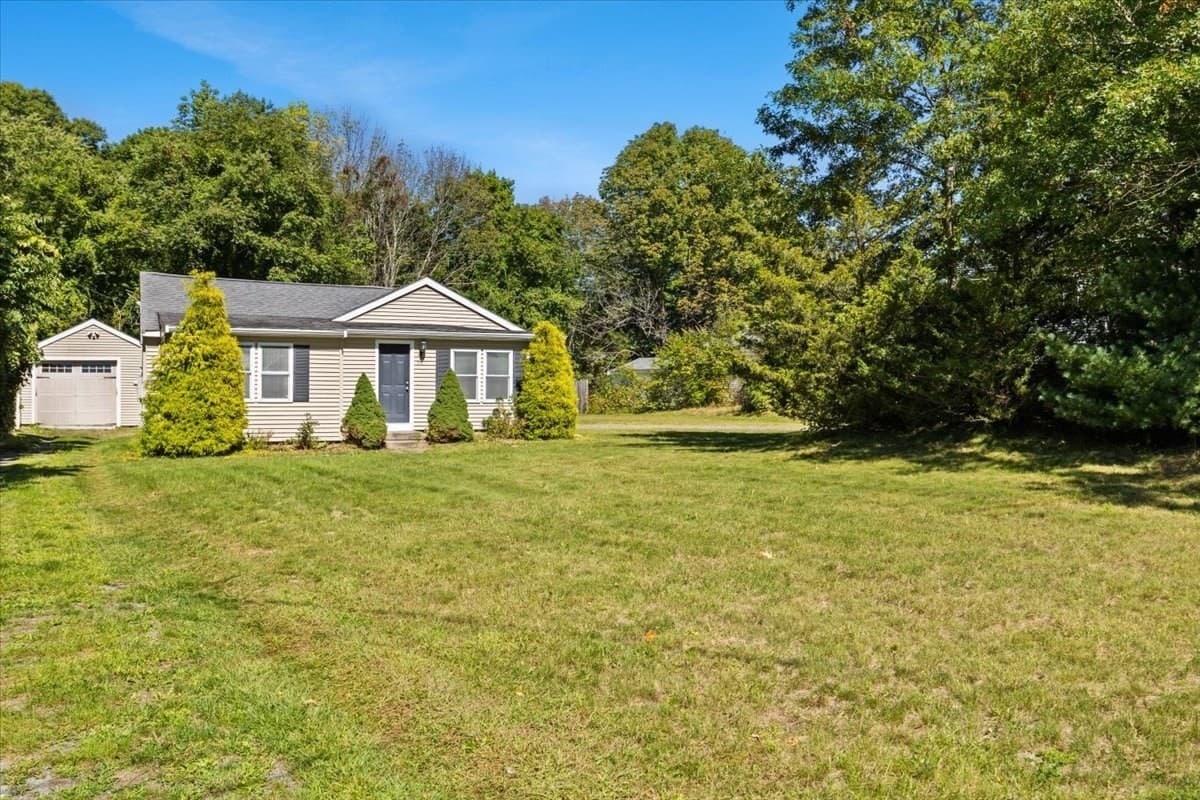 Single Family Residence at 201 Tiffany St, Attleboro MA 02703, Attleboro, photo 2 of 27