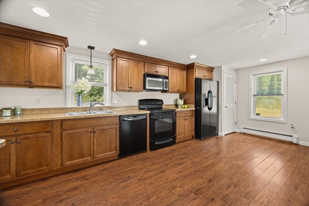 Single Family Residence at 201 Tiffany St, Attleboro MA 02703, Attleboro, photo 7 of 27