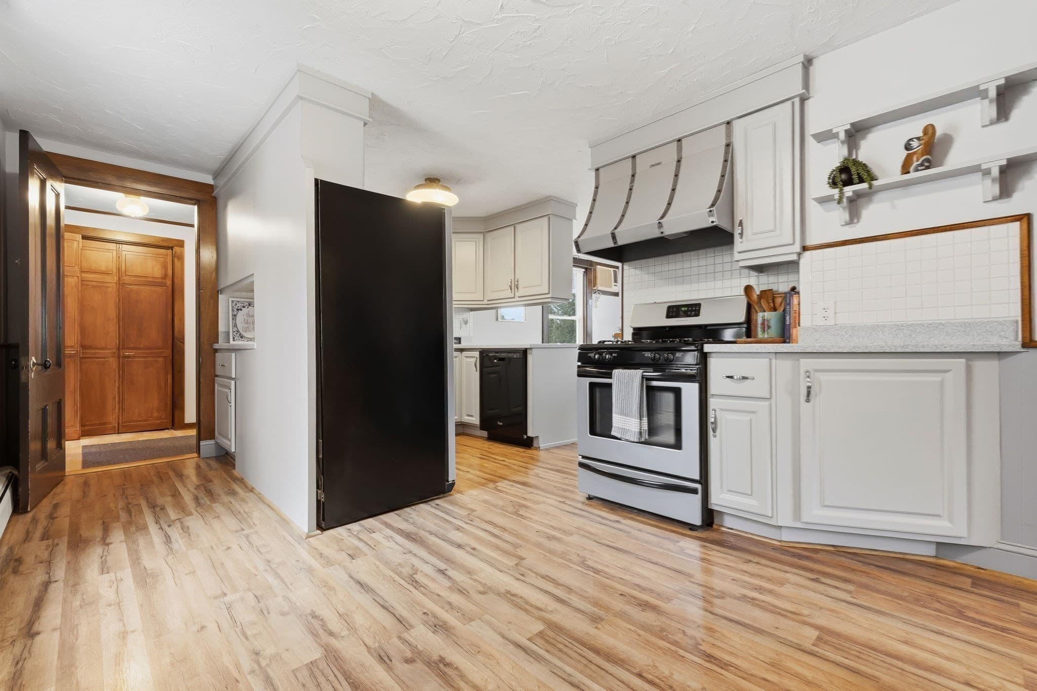 Single Family Residence at 4 Longfellow St, Beverly MA 01915, Beverly, photo 13 of 37