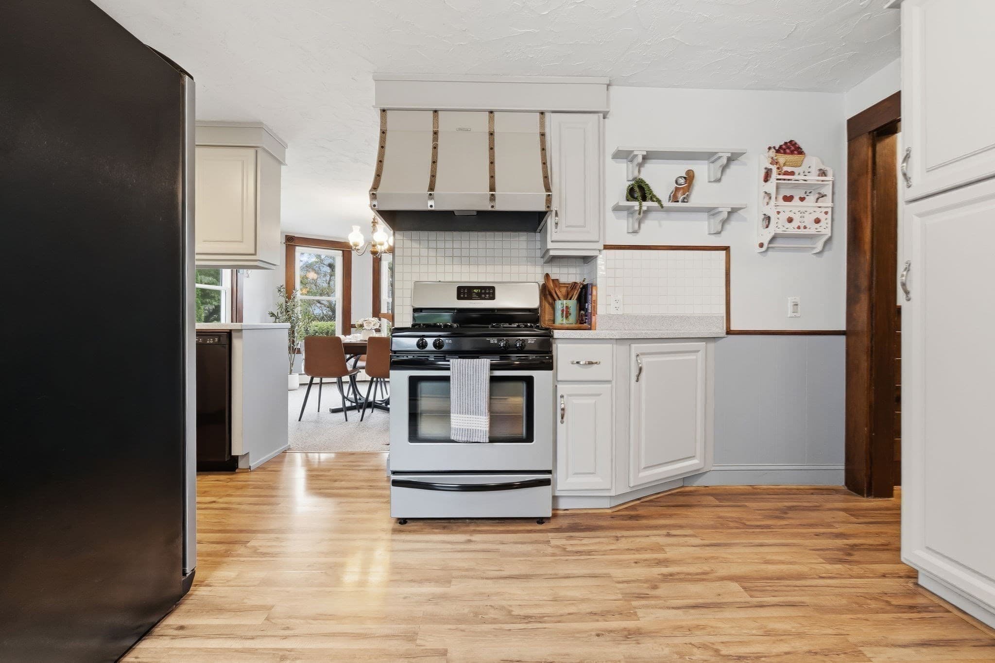 Single Family Residence at 4 Longfellow St, Beverly MA 01915, Beverly, photo 12 of 37