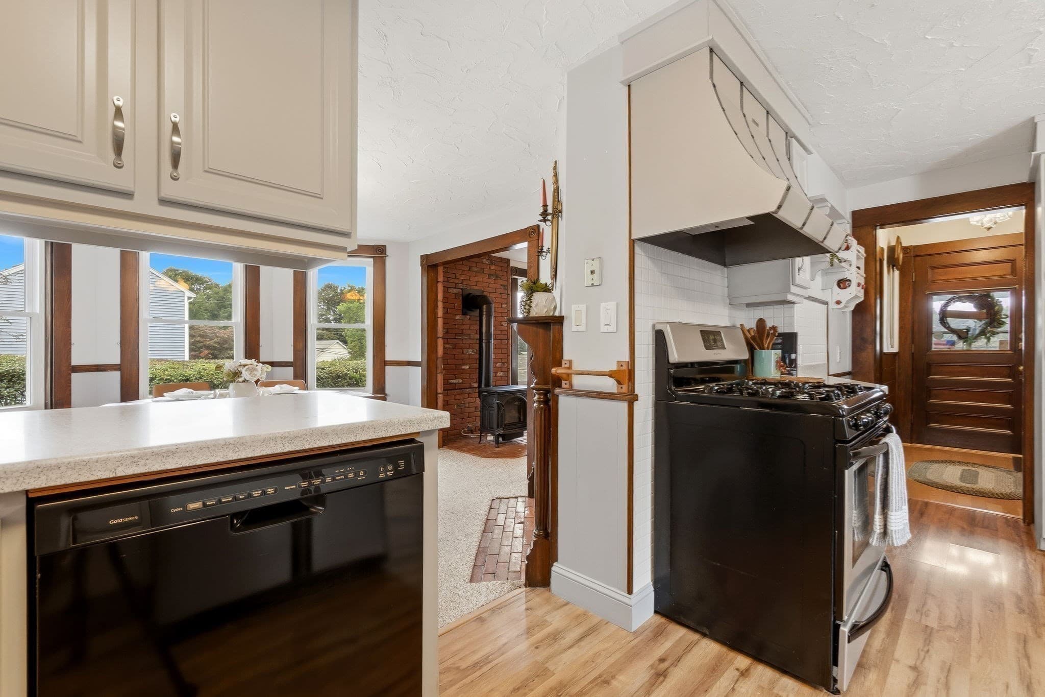 Single Family Residence at 4 Longfellow St, Beverly MA 01915, Beverly, photo 9 of 37