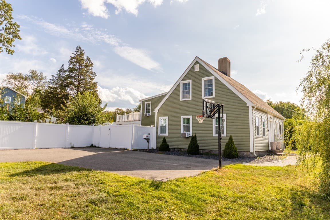 Single Family Residence at 1070 Liberty St, Braintree MA 02184, Braintree, photo 3 of 39