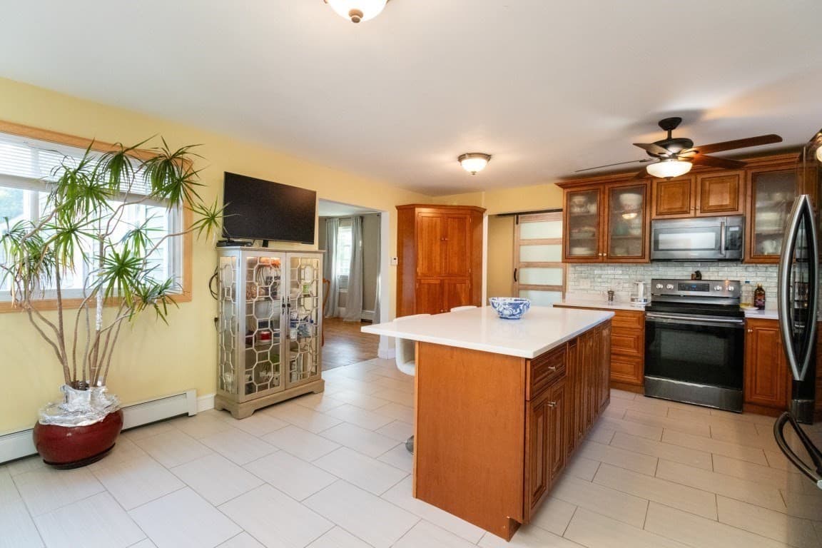 Single Family Residence at 1070 Liberty St, Braintree MA 02184, Braintree, photo 5 of 39