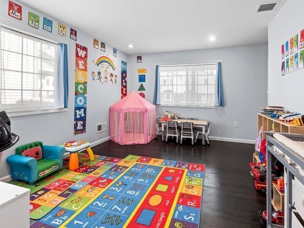 Single Family Residence at 42 Ringgold St, Springfield MA 01107, Springfield, photo 18 of 42