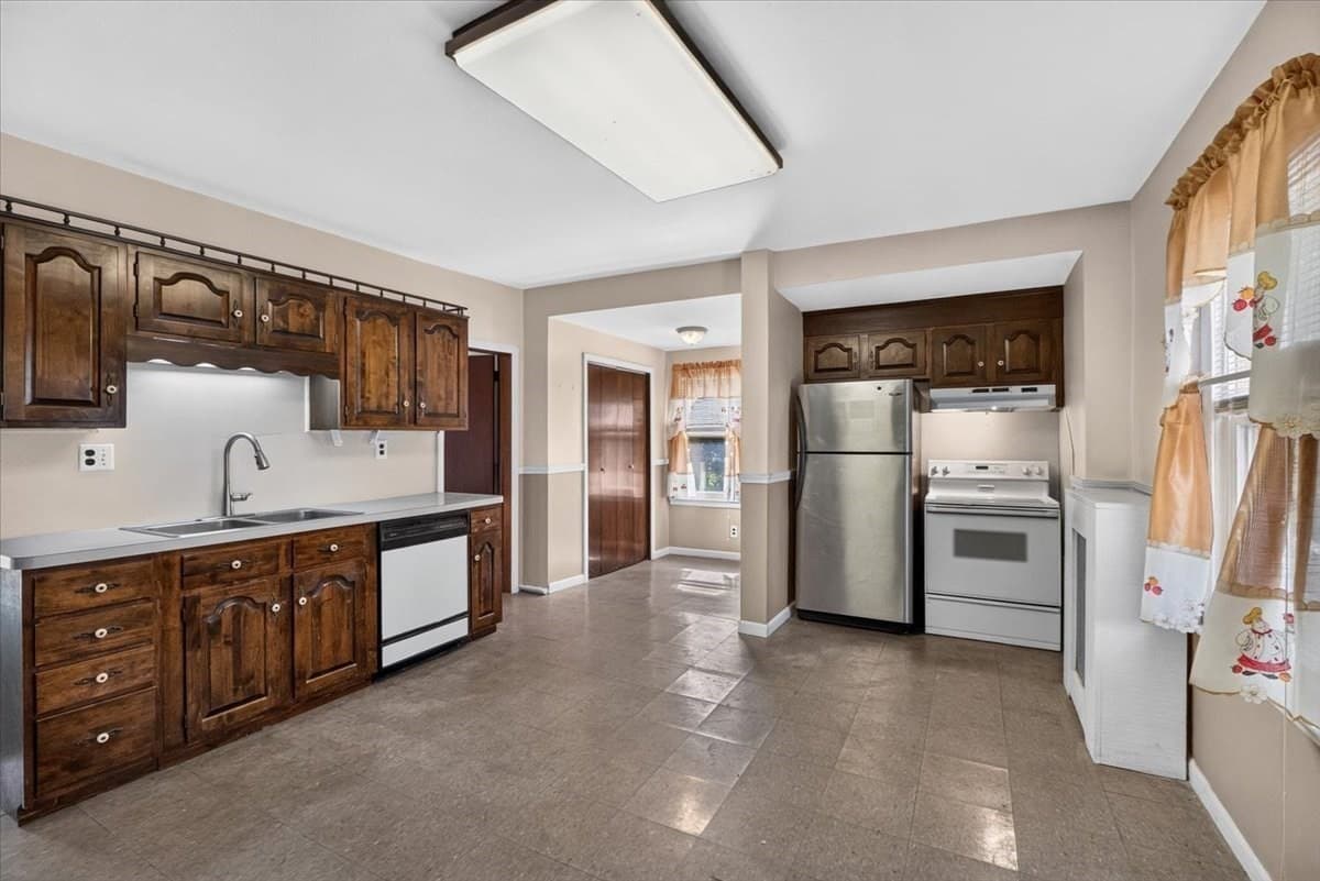 Single Family Residence at 35 Lorraine St, Chicopee MA 01013, Chicopee, photo 13 of 40