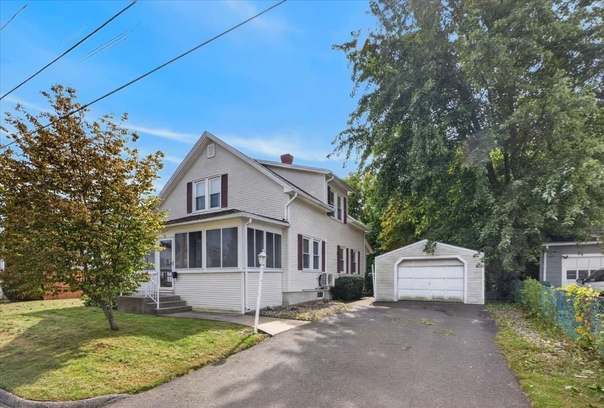 35 Lorraine St, Chicopee MA 01013