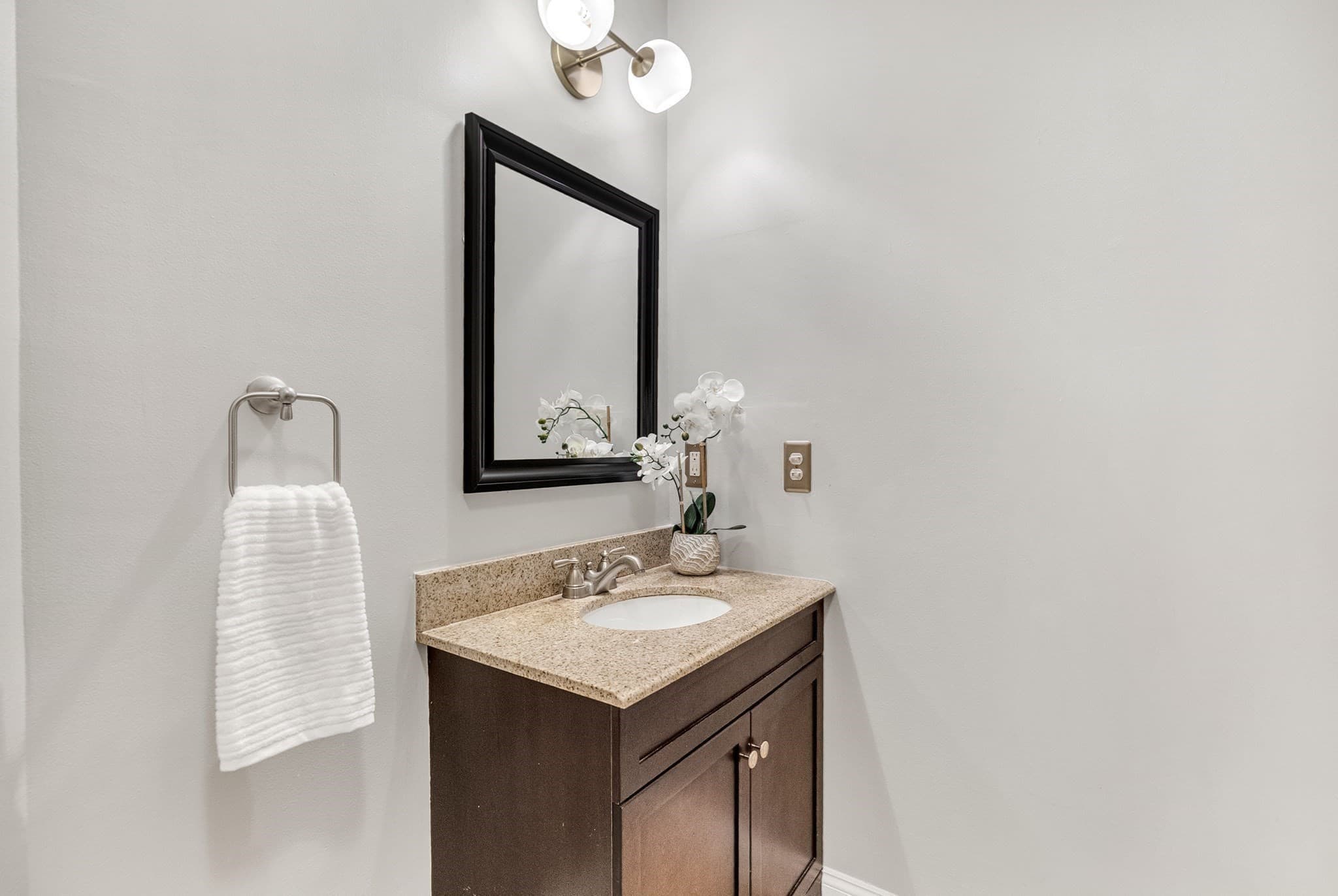 Condominium at 45 Bishops Forest Dr # 45, Waltham MA 02452, Waltham, photo 27 of 42