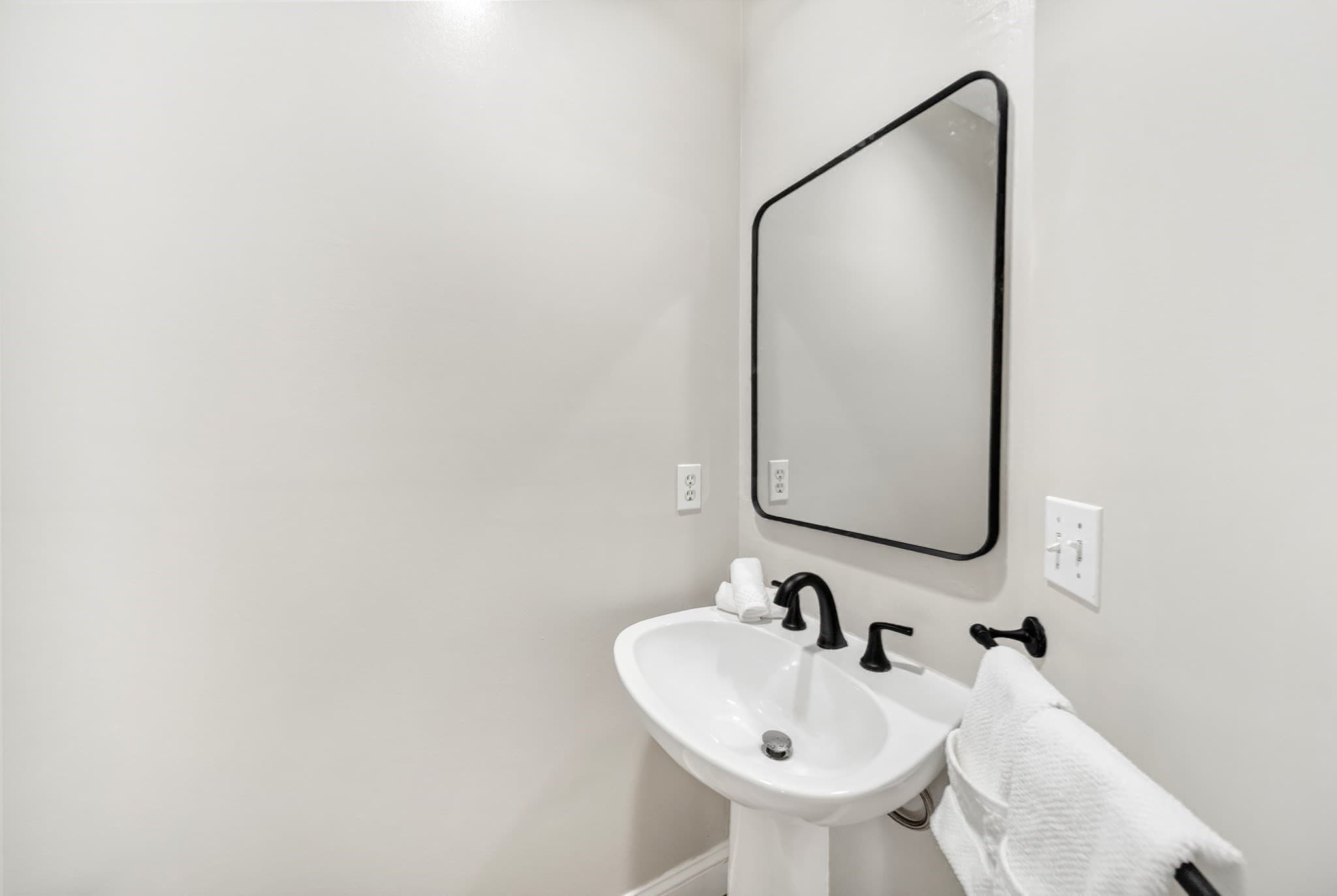 Condominium at 45 Bishops Forest Dr # 45, Waltham MA 02452, Waltham, photo 28 of 42