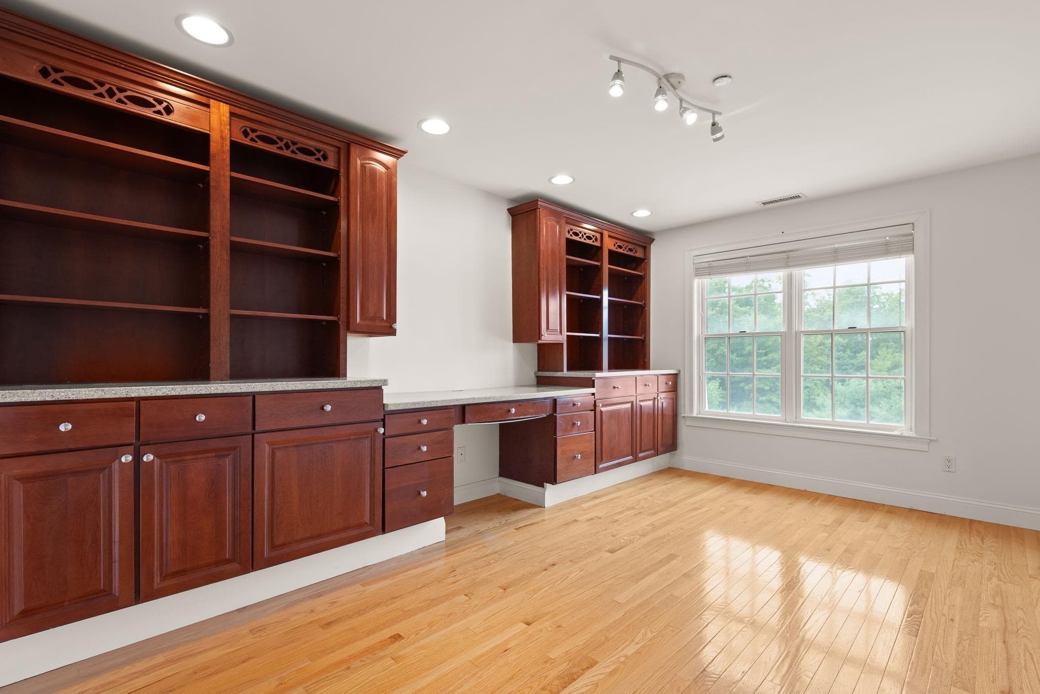 Condominium at 8 Dansreau Place # 8, Middleton MA 01949, Middleton, photo 31 of 41