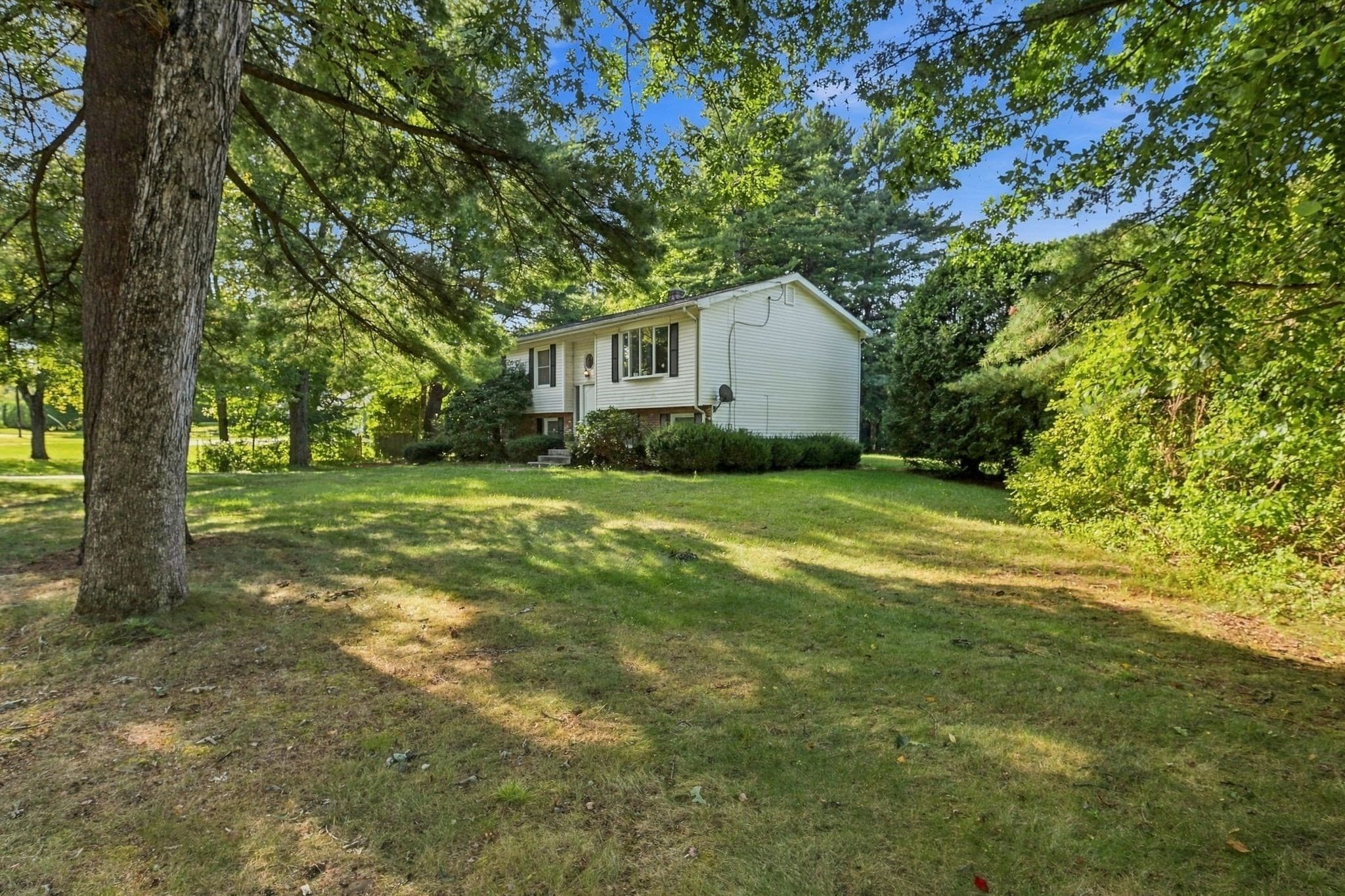 Single Family Residence at 211 Allen St, East Longmeadow MA 01028, East Longmeadow, photo 2 of 41