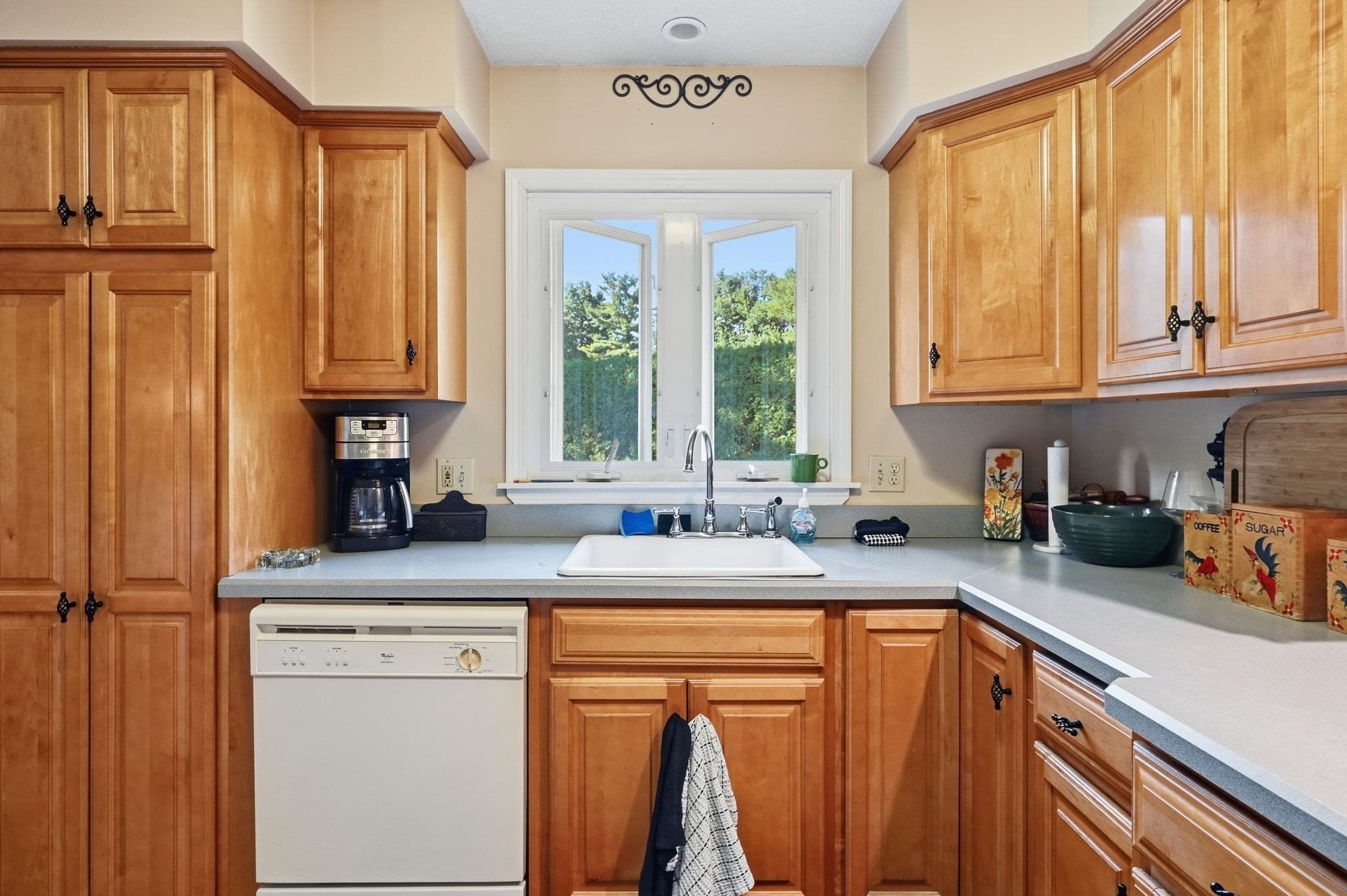 Single Family Residence at 211 Allen St, East Longmeadow MA 01028, East Longmeadow, photo 13 of 41