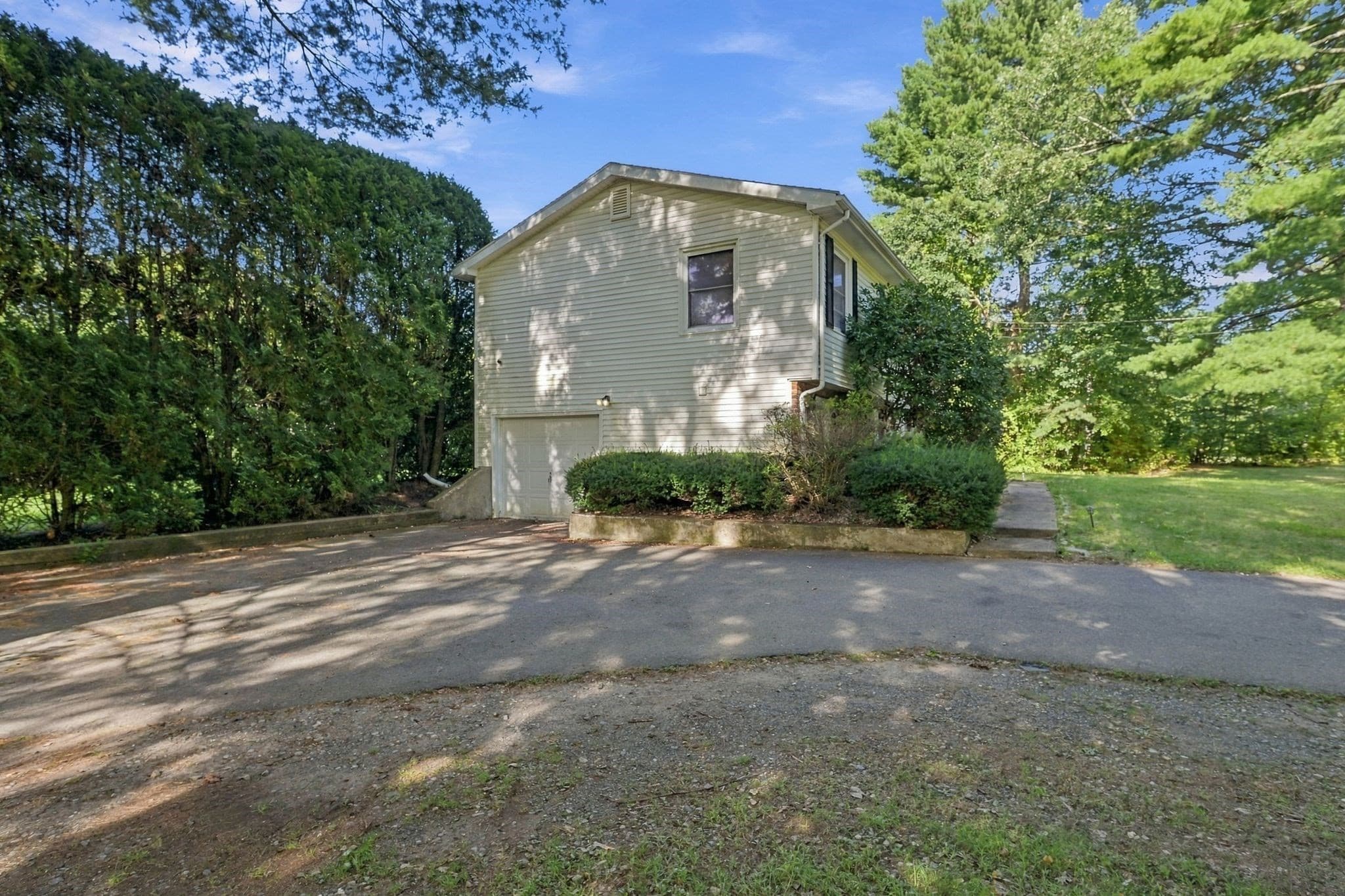 Single Family Residence at 211 Allen St, East Longmeadow MA 01028, East Longmeadow, photo 3 of 41