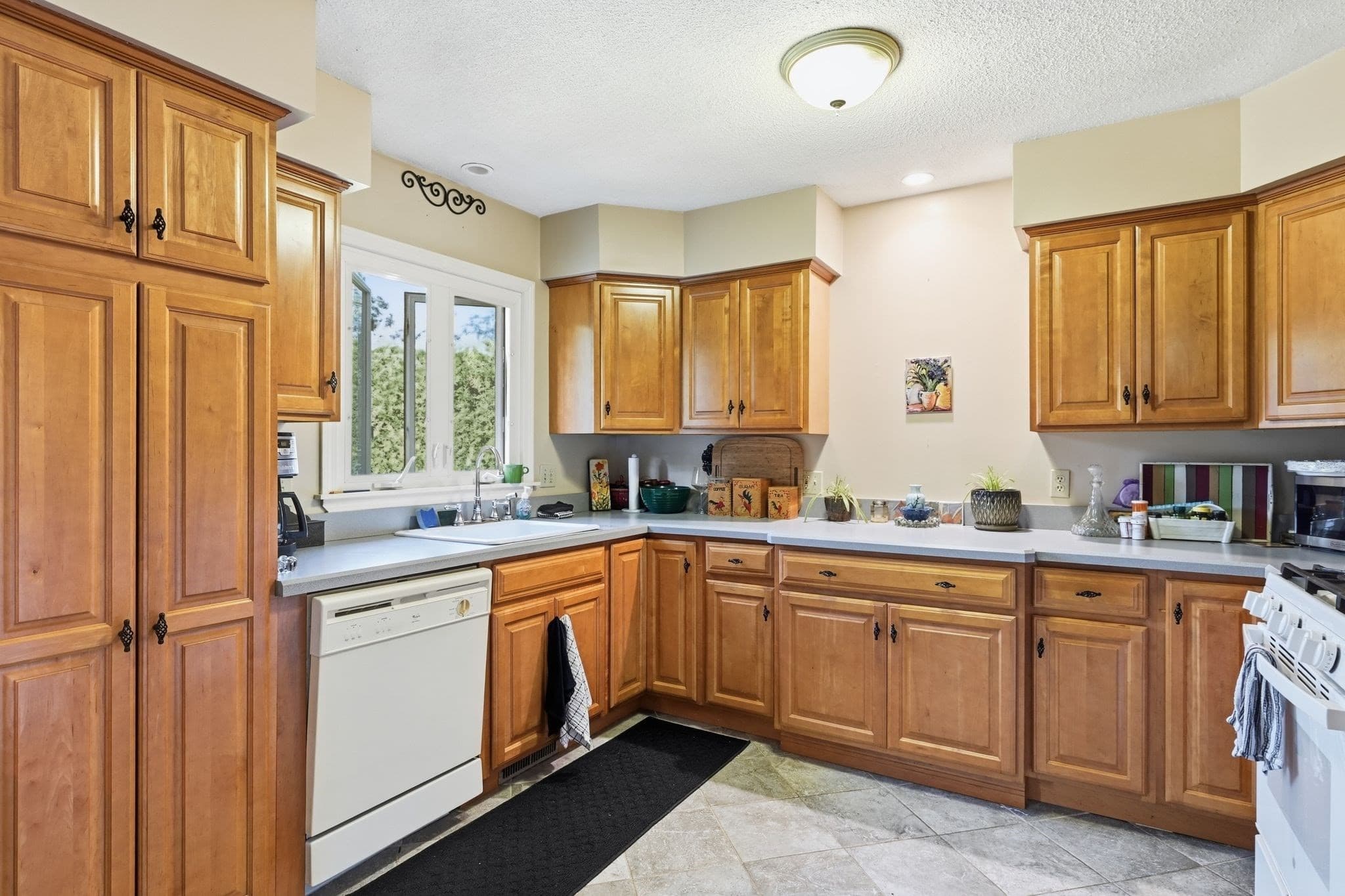 Single Family Residence at 211 Allen St, East Longmeadow MA 01028, East Longmeadow, photo 11 of 41