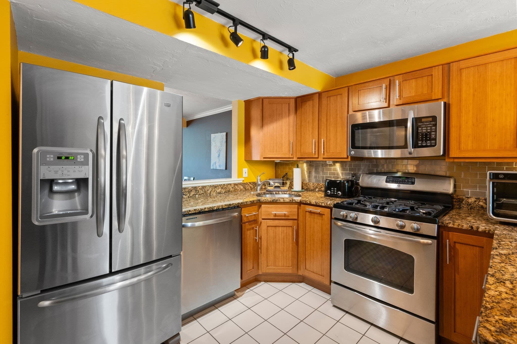 Condominium at 304 Erin Rd # 304, Stoughton MA 02072, Stoughton, photo 12 of 37
