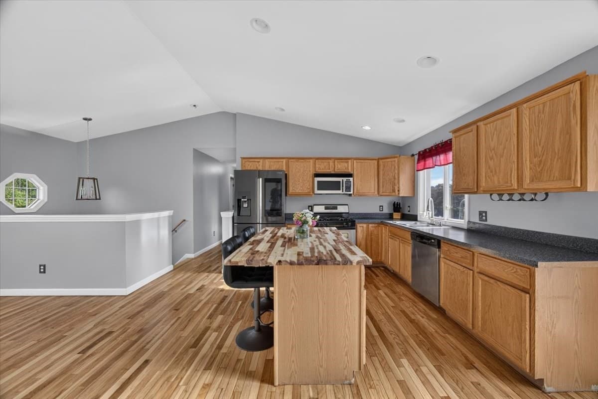 Single Family Residence at 49 Shirley St, New Bedford MA 02746, New Bedford, photo 2 of 42