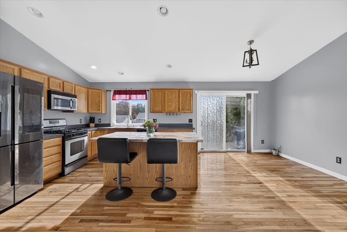 Single Family Residence at 49 Shirley St, New Bedford MA 02746, New Bedford, photo 8 of 42