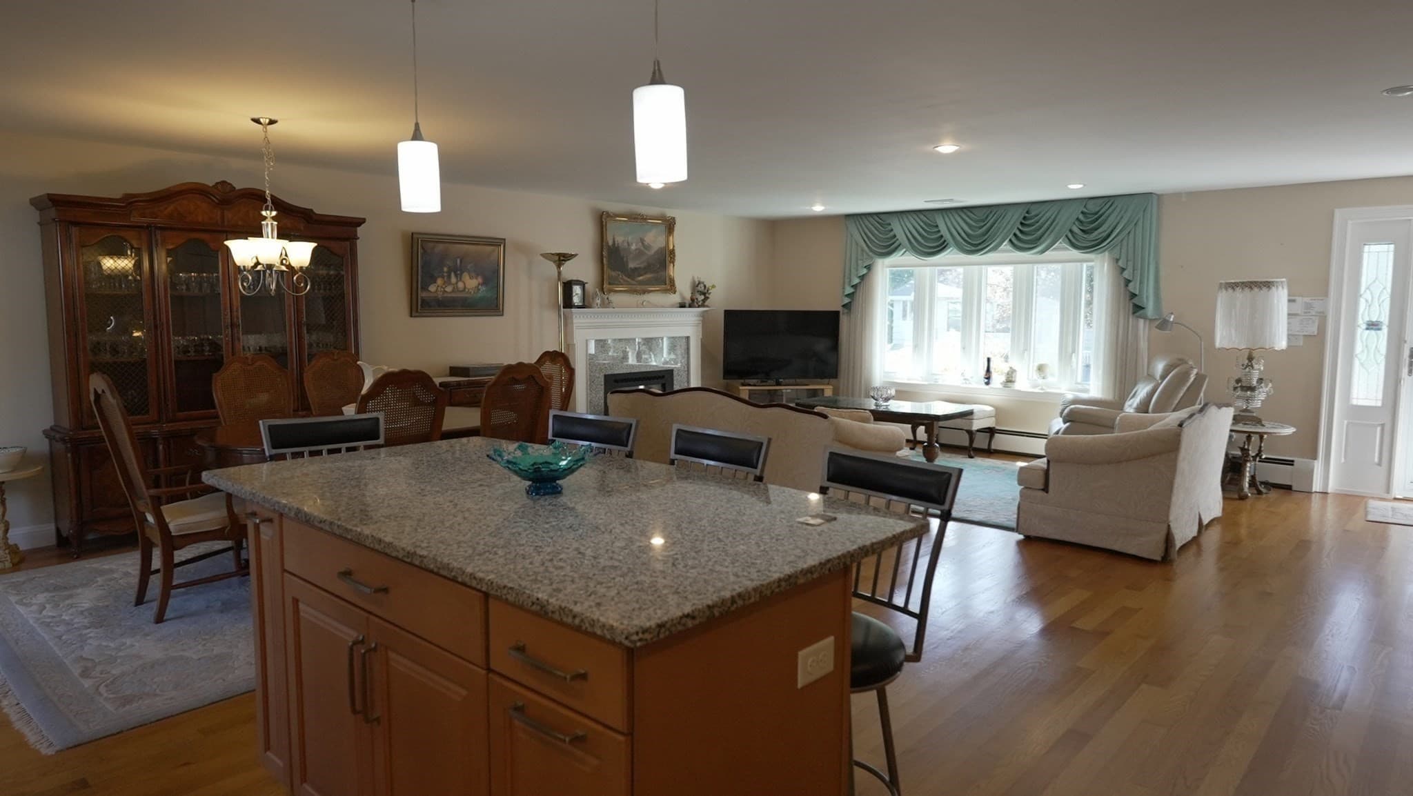 Single Family Residence at 23 Laurine Rd, Saugus MA 01906, Saugus, photo 4 of 36