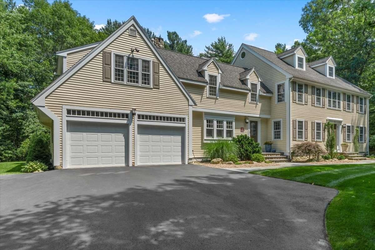 Single Family Residence at 71 Arrow Head Rd, Marshfield MA 02050, Marshfield, photo 3 of 41