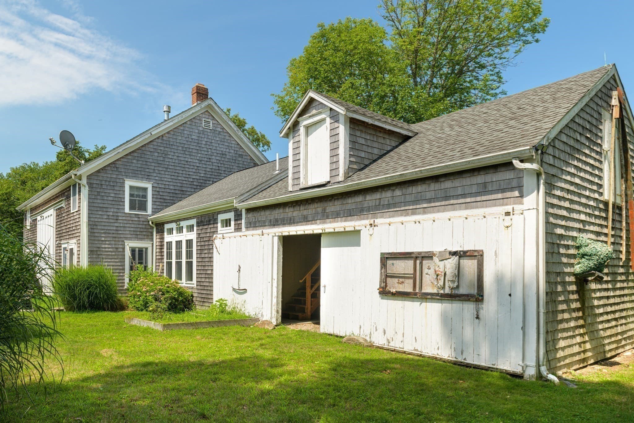 2 Family - 2 Units Side by Side at 864-866 Pine Hill, Westport MA 02790, photo 7 of 41