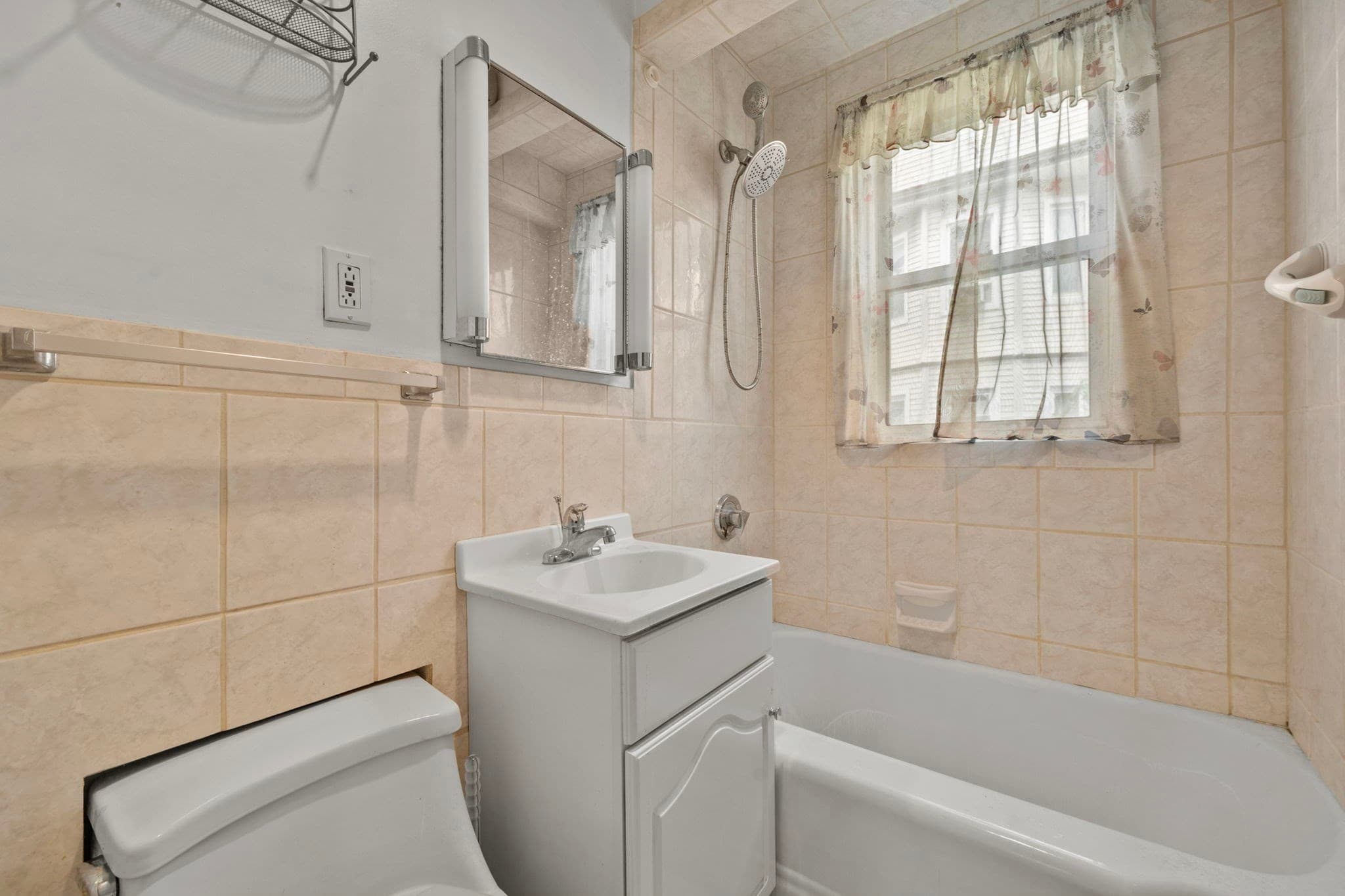 Single Family Residence at 69 Mountain Ave, Boston MA 02124, photo 10 of 32