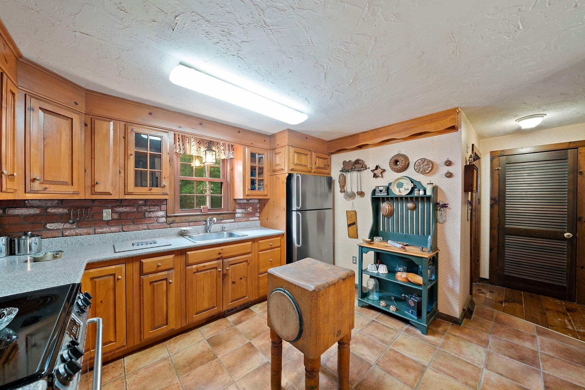 Single Family Residence at 81 Furnace St, Marshfield MA 02050, Marshfield, photo 9 of 37