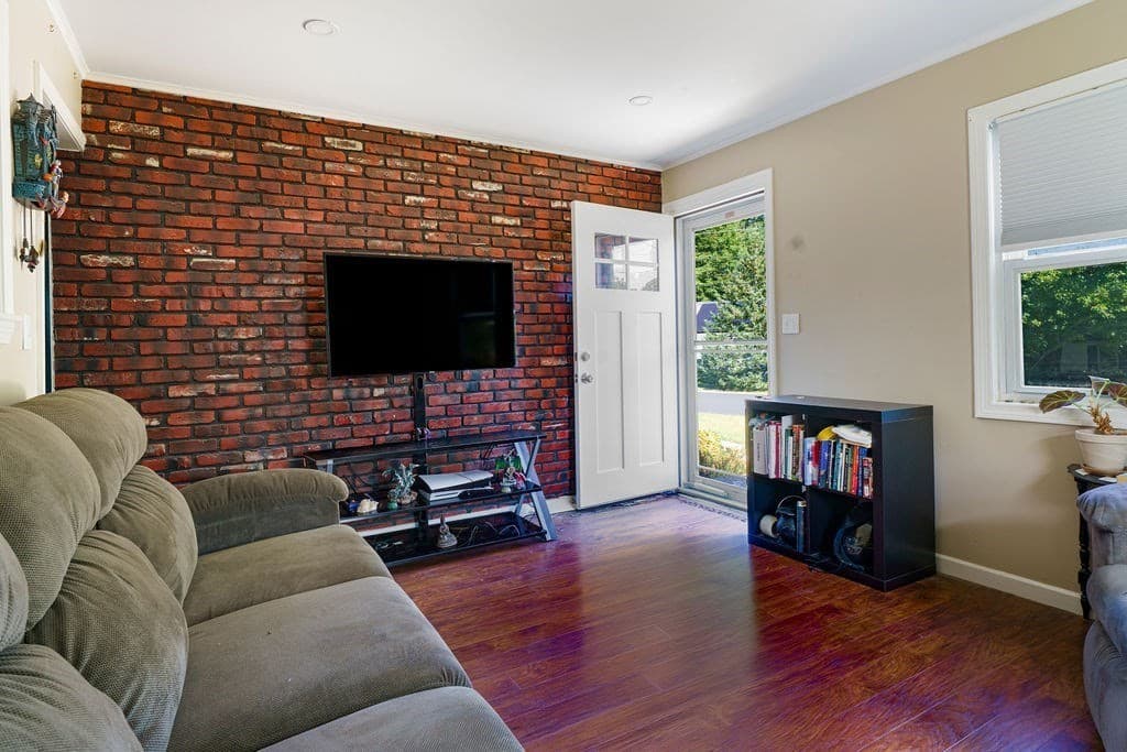 Single Family Residence at 201 Stoughton St, Stoughton MA 02072, Stoughton, photo 7 of 19