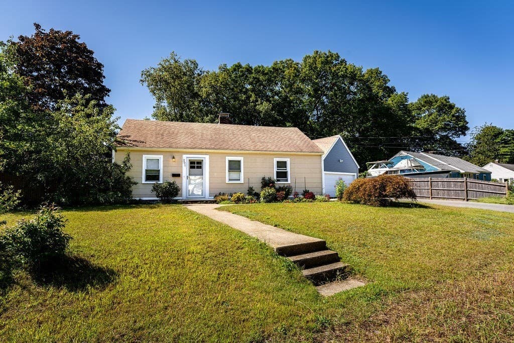 Single Family Residence at 201 Stoughton St, Stoughton MA 02072, Stoughton, photo 3 of 19