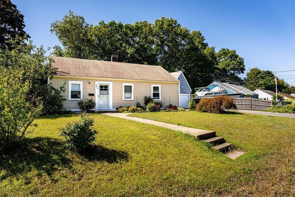 Single Family Residence at 201 Stoughton St, Stoughton MA 02072, Stoughton, photo 4 of 19