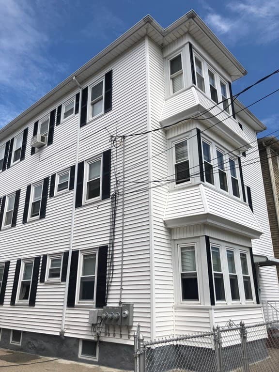3 Family at 117 Thomas St, Fall River MA 02723, Fall River, photo 2 of 10