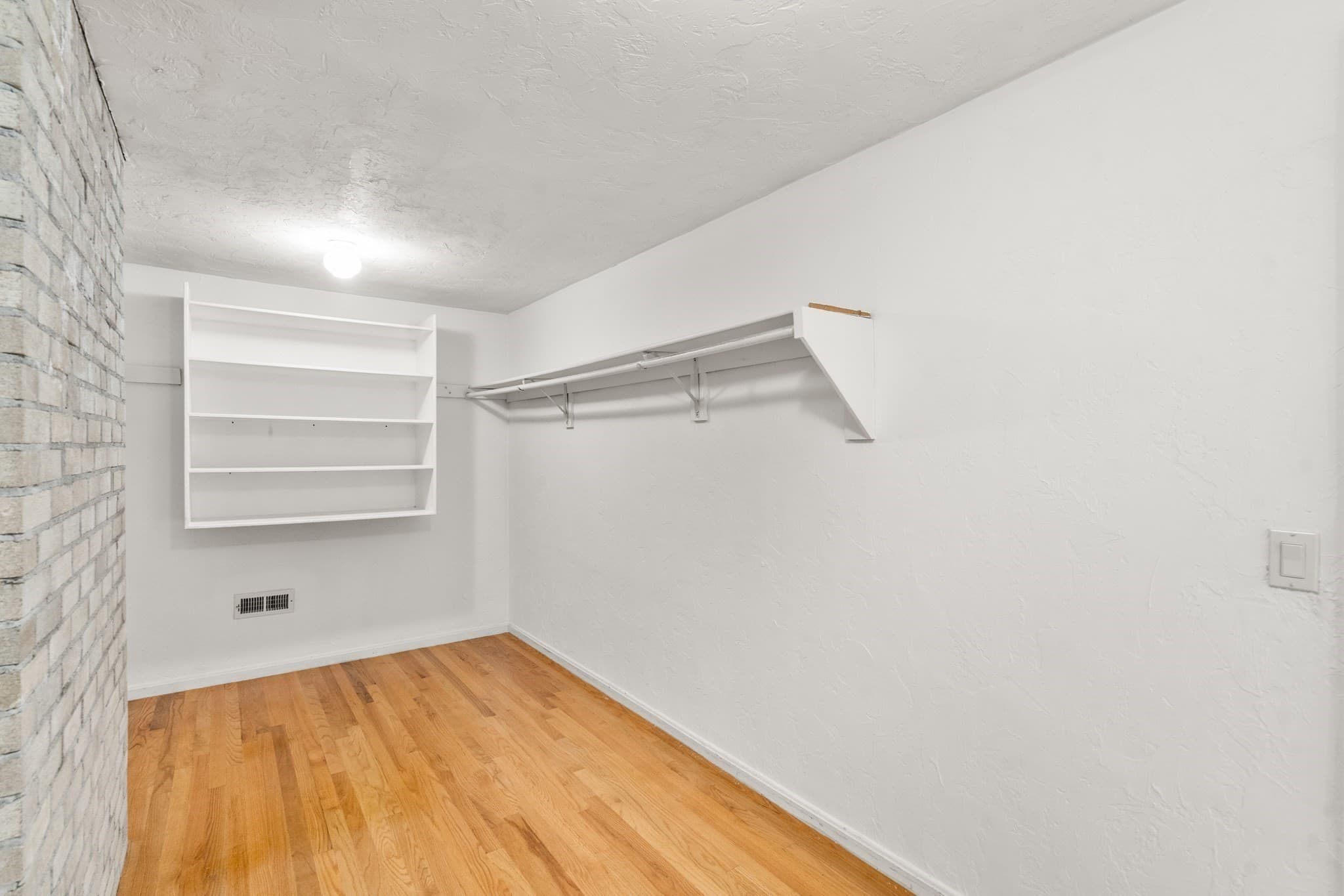 Single Family Residence at 942 Salem End Road, Framingham MA 01702, Framingham, photo 14 of 30