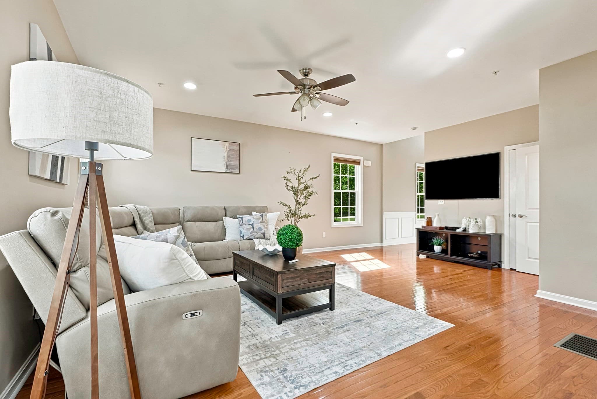 Condominium at 39 Frostpane Ln # 39, Hopkinton MA 01748, Hopkinton, photo 2 of 41