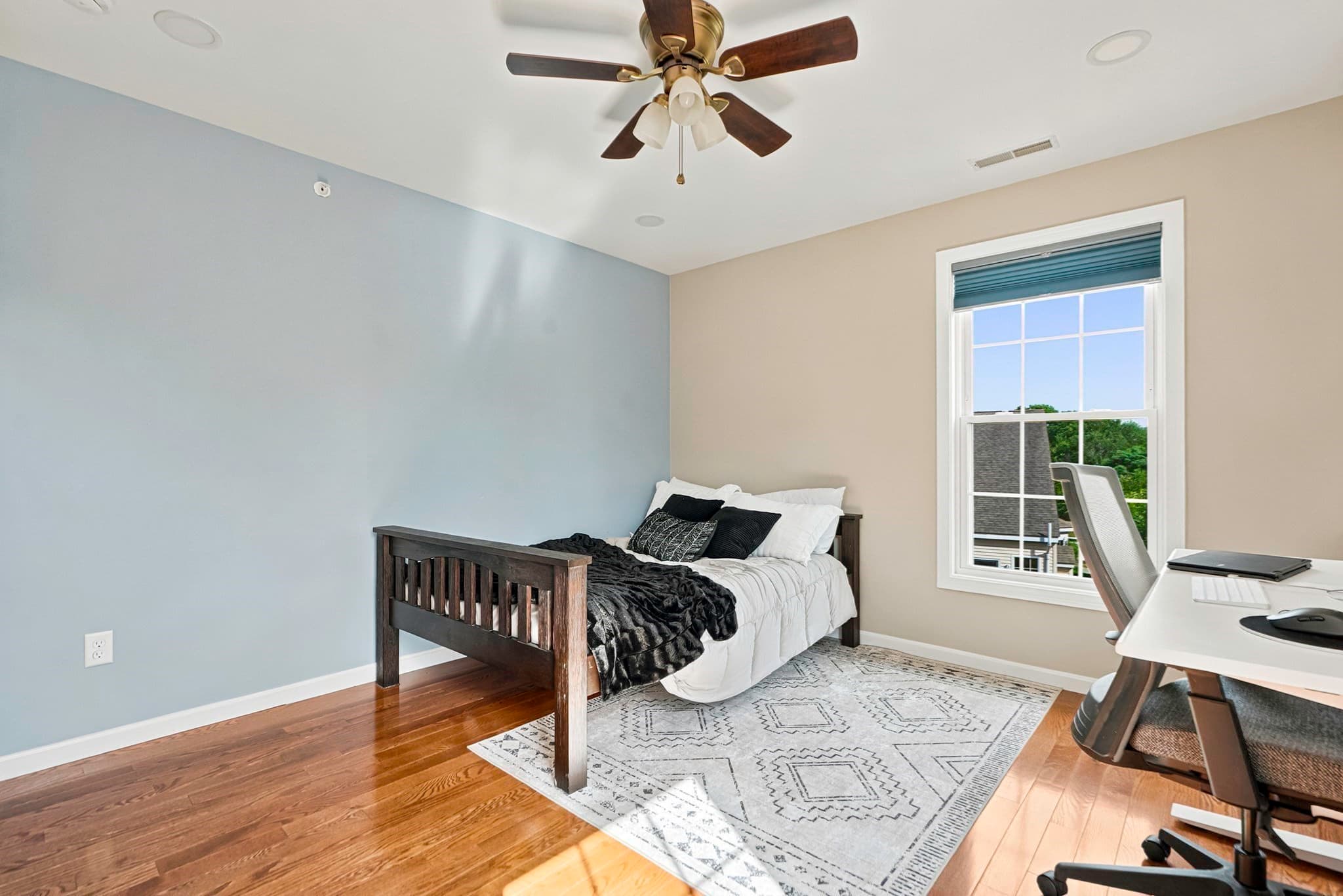 Condominium at 39 Frostpane Ln # 39, Hopkinton MA 01748, Hopkinton, photo 16 of 41