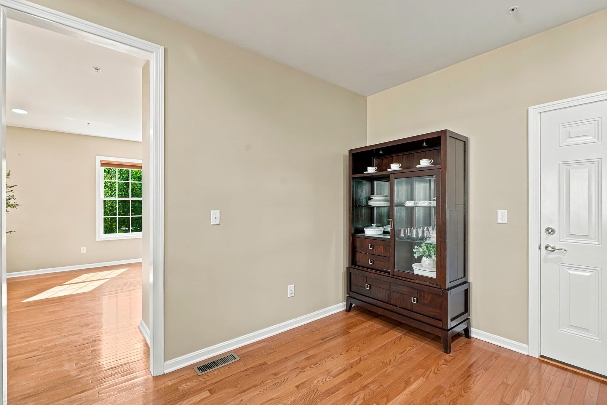 Condominium at 39 Frostpane Ln # 39, Hopkinton MA 01748, Hopkinton, photo 12 of 41