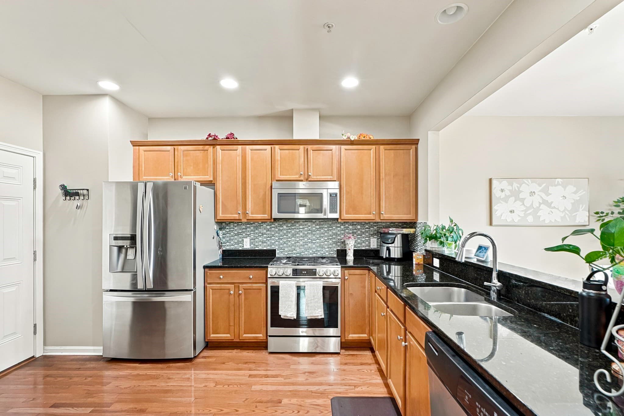 Condominium at 39 Frostpane Ln # 39, Hopkinton MA 01748, Hopkinton, photo 9 of 41