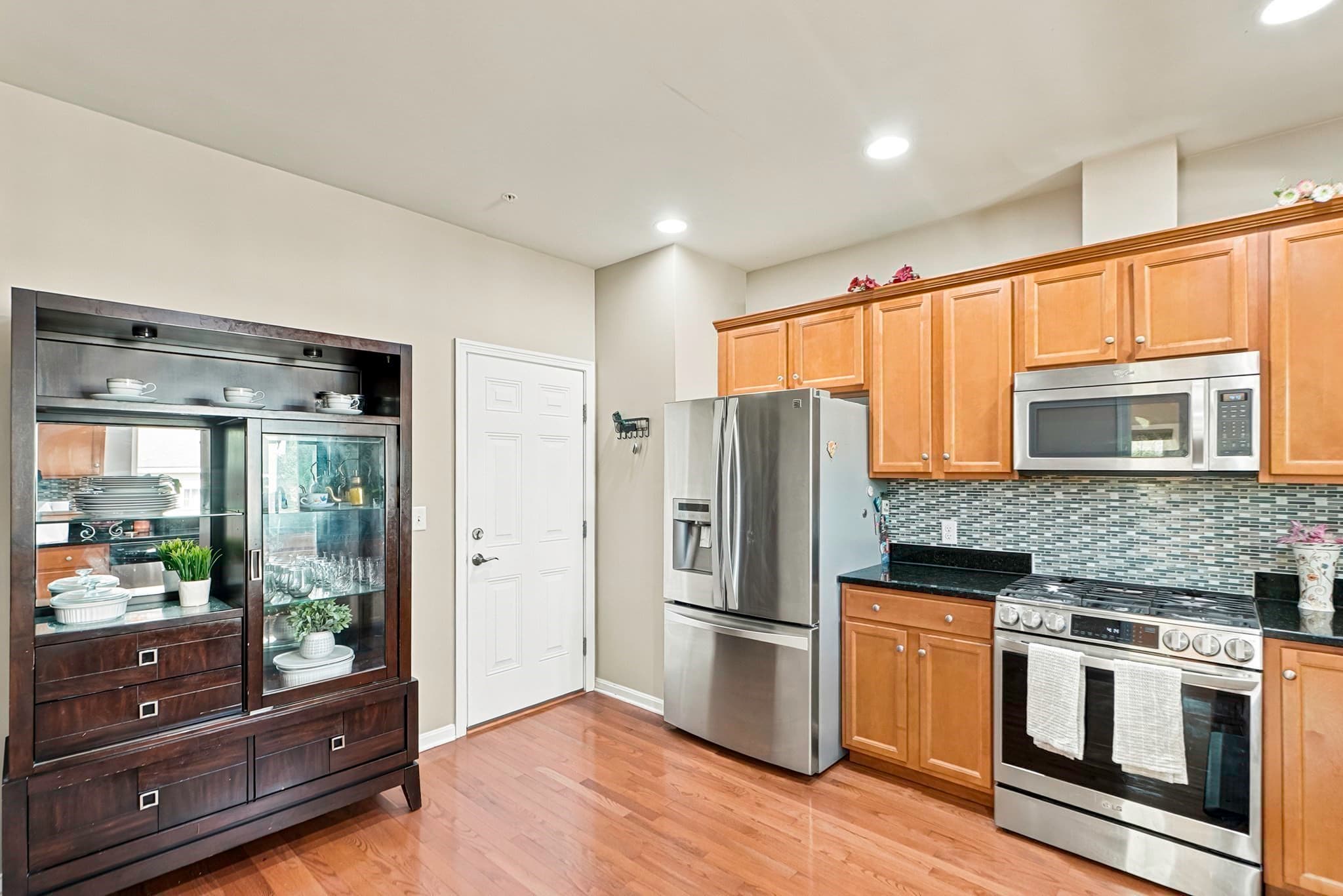 Condominium at 39 Frostpane Ln # 39, Hopkinton MA 01748, Hopkinton, photo 10 of 41
