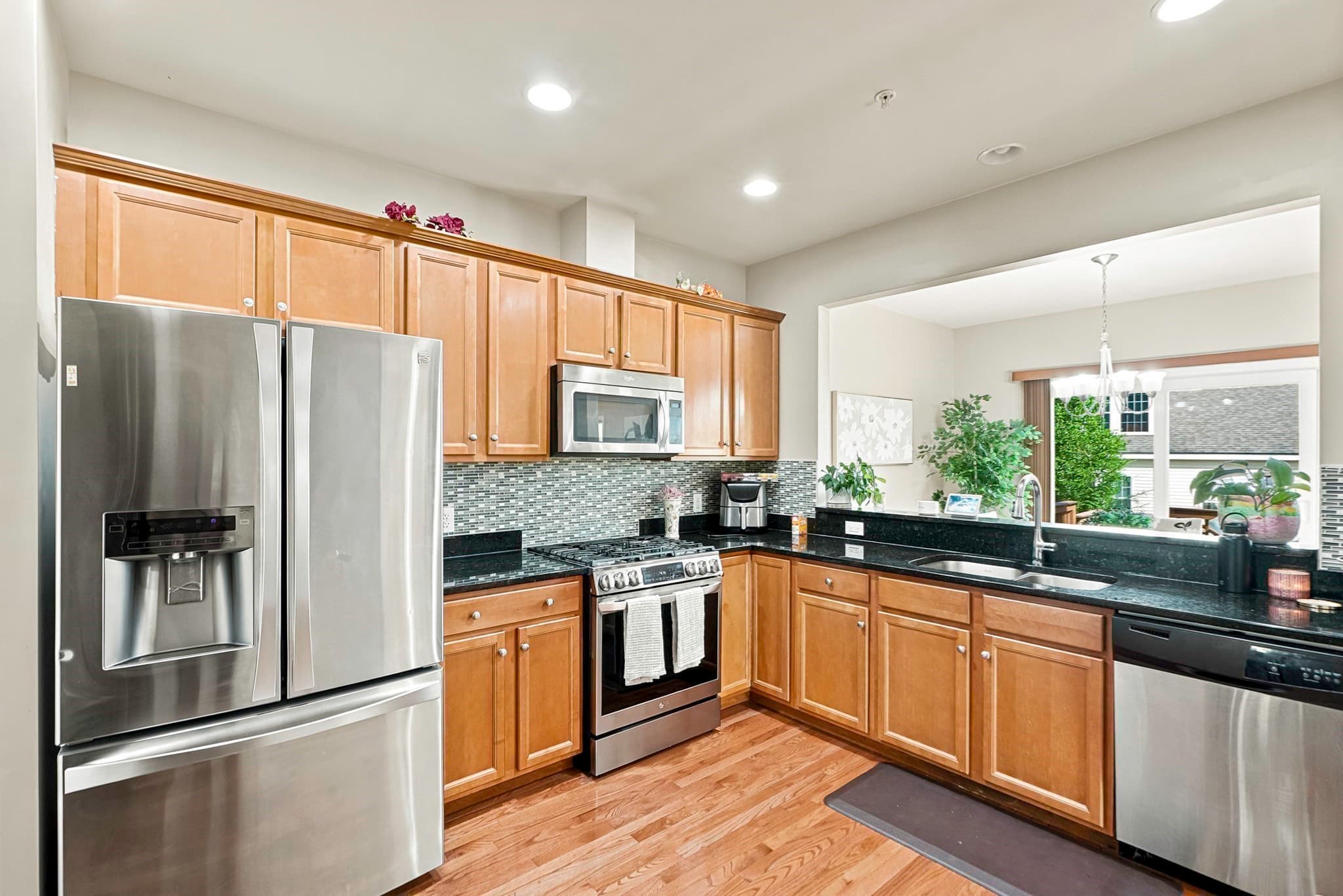 Condominium at 39 Frostpane Ln # 39, Hopkinton MA 01748, Hopkinton, photo 11 of 41