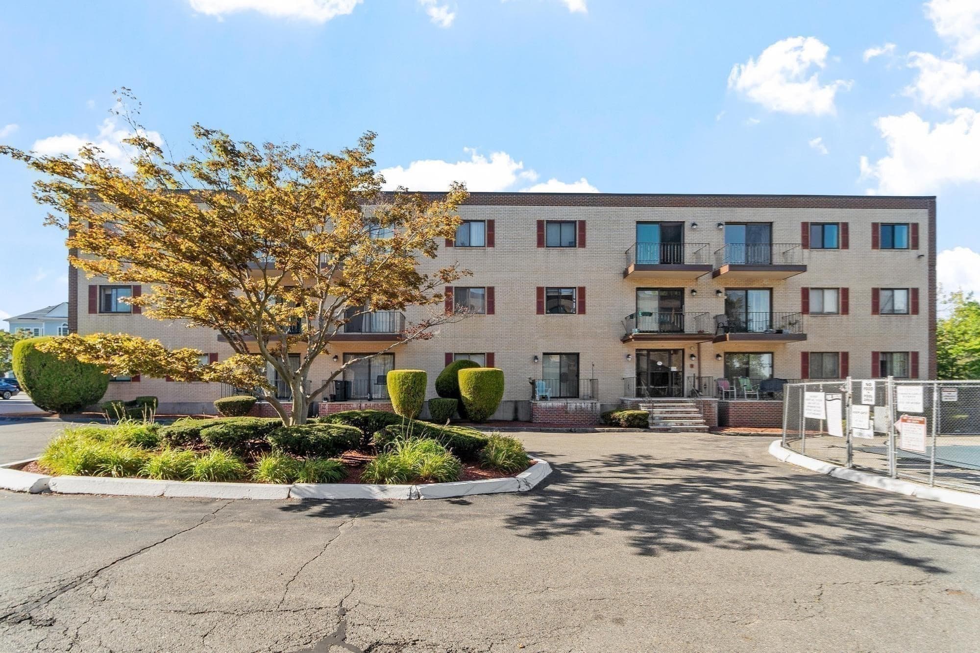 Condominium at 406-U 307 Broadway # 307, Lynn MA 01904, Lynn, photo 4 of 32