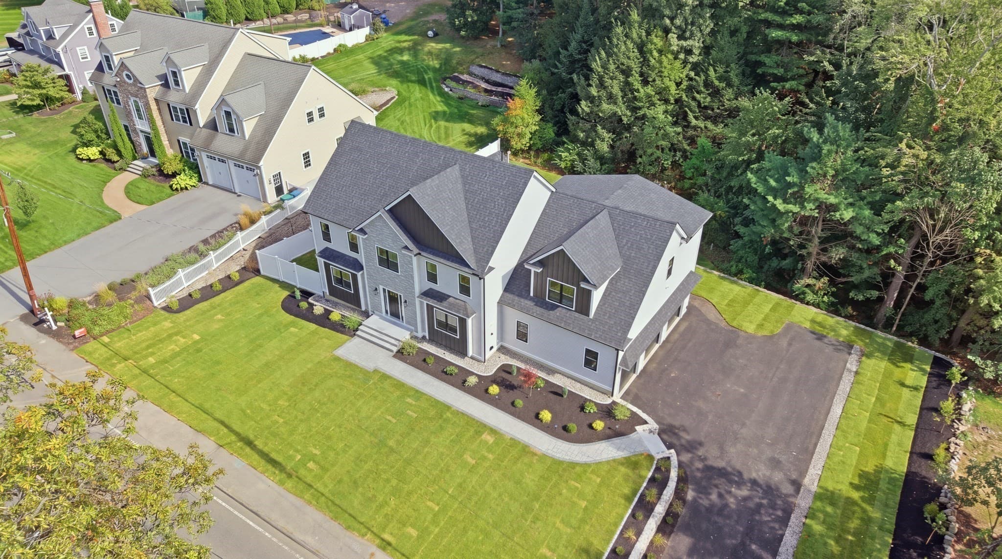 Single Family Residence at 11 Lexington St, Burlington MA 01803, Burlington, photo 6 of 42