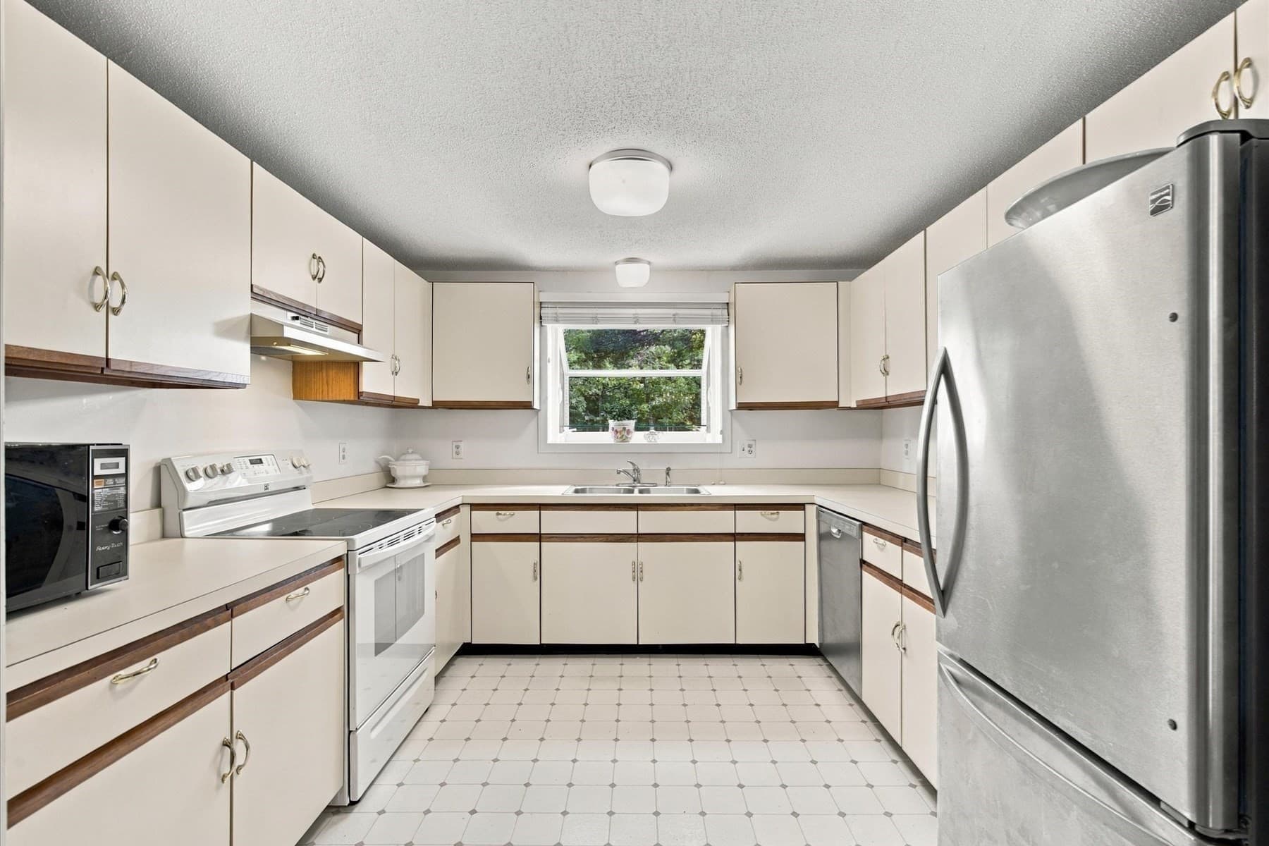Condominium at 53 Southpoint Dr # H, Sandwich MA 02563, Sandwich, photo 6 of 30