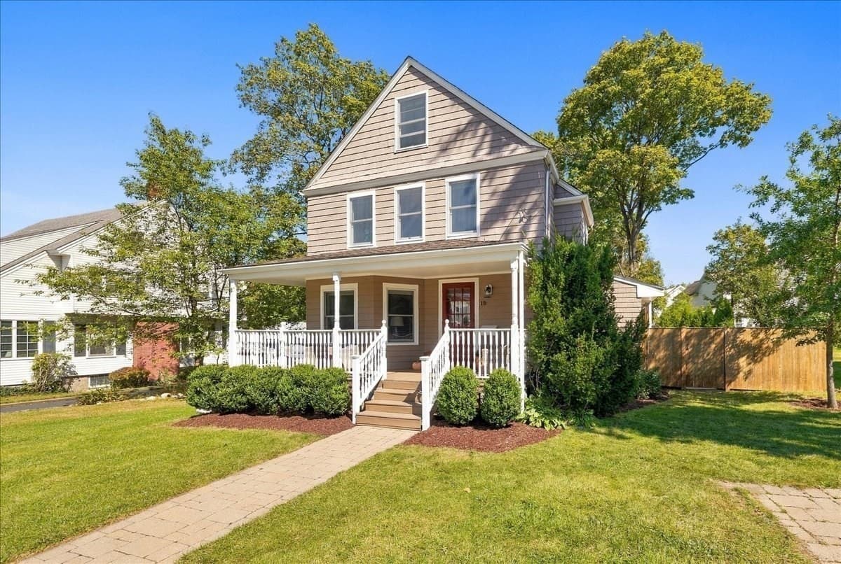 Single Family Residence at 19 Tower Ave, Weymouth MA 02190, Weymouth, photo 2 of 29