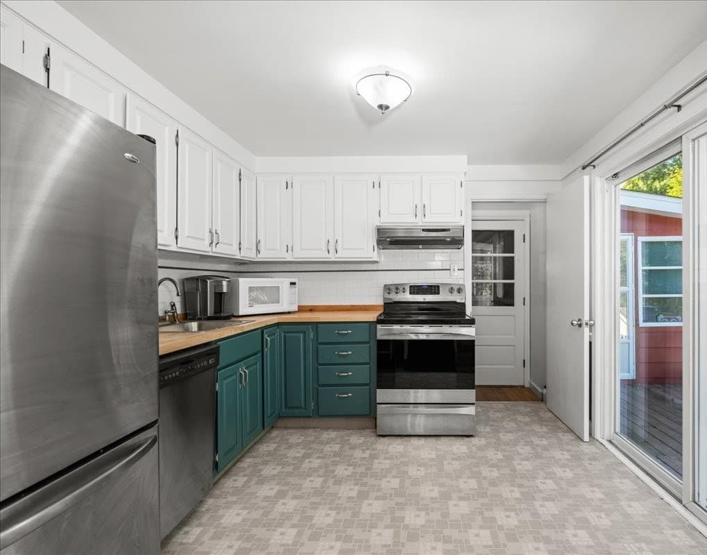 Single Family Residence at 16 Venus Drive, Shrewsbury MA 01545, Shrewsbury, photo 3 of 25