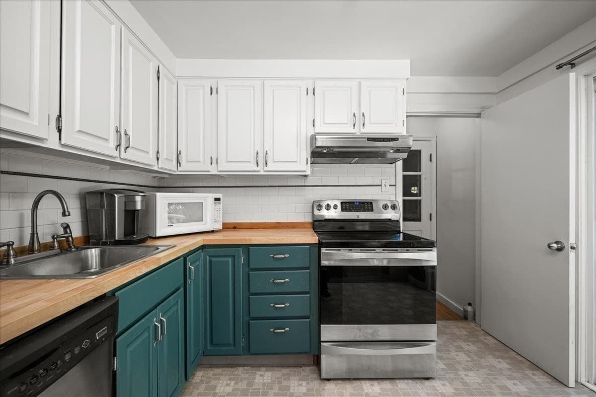 Single Family Residence at 16 Venus Drive, Shrewsbury MA 01545, Shrewsbury, photo 4 of 25
